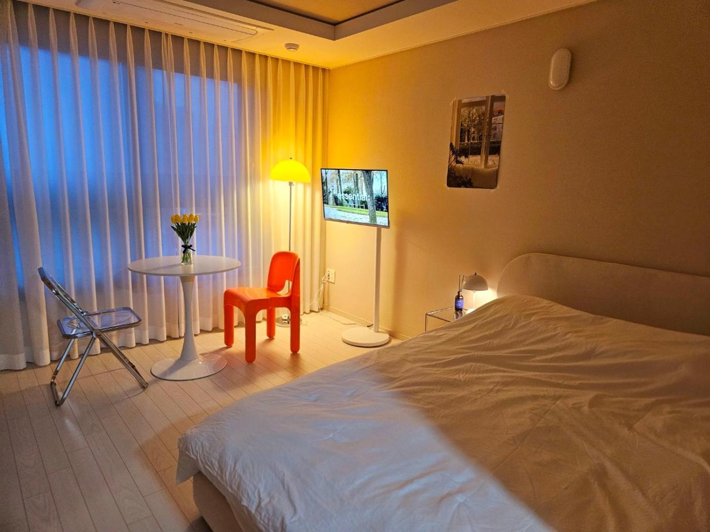 Standard Queen Room - Photo 10
