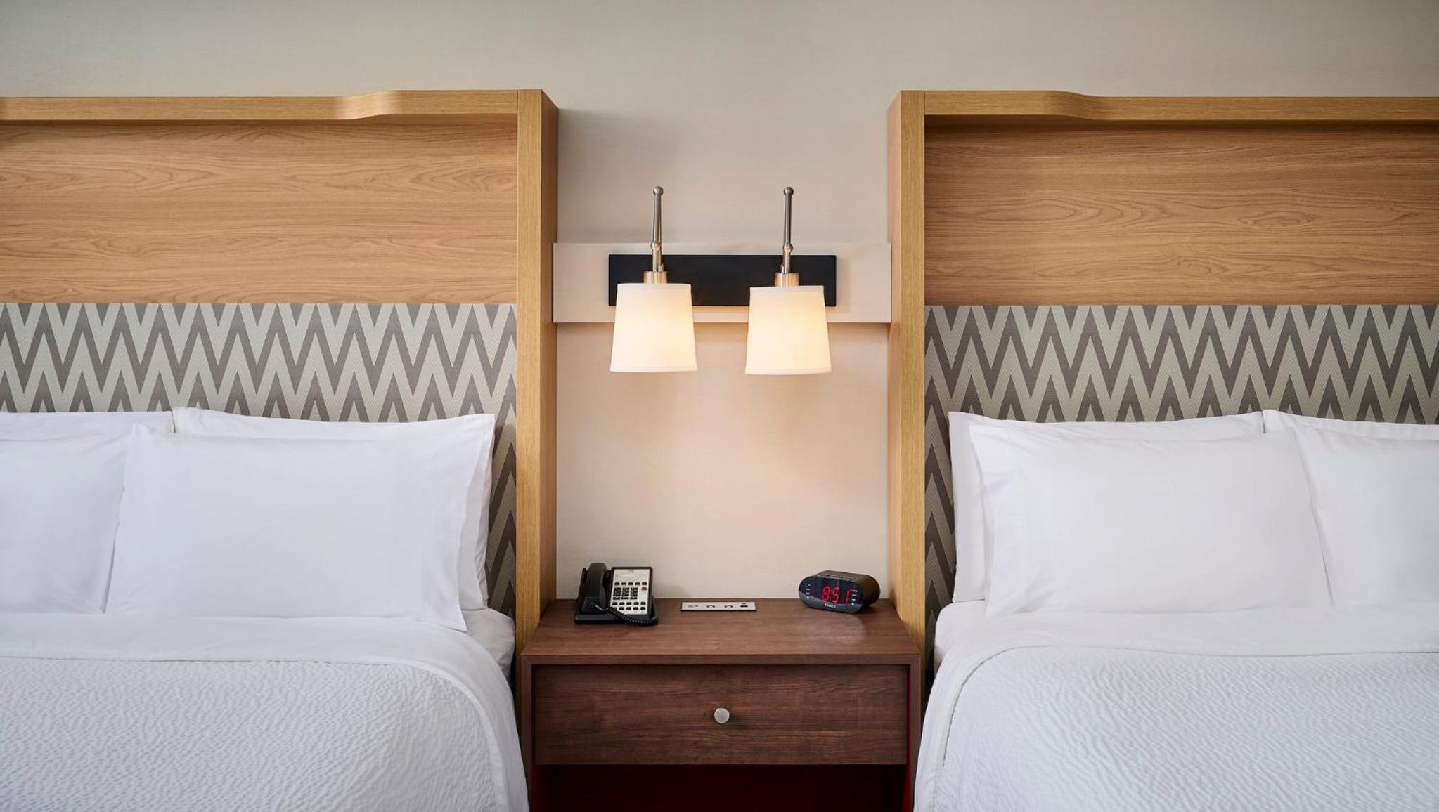 Standard Room with Two Queen Beds - Photo 2