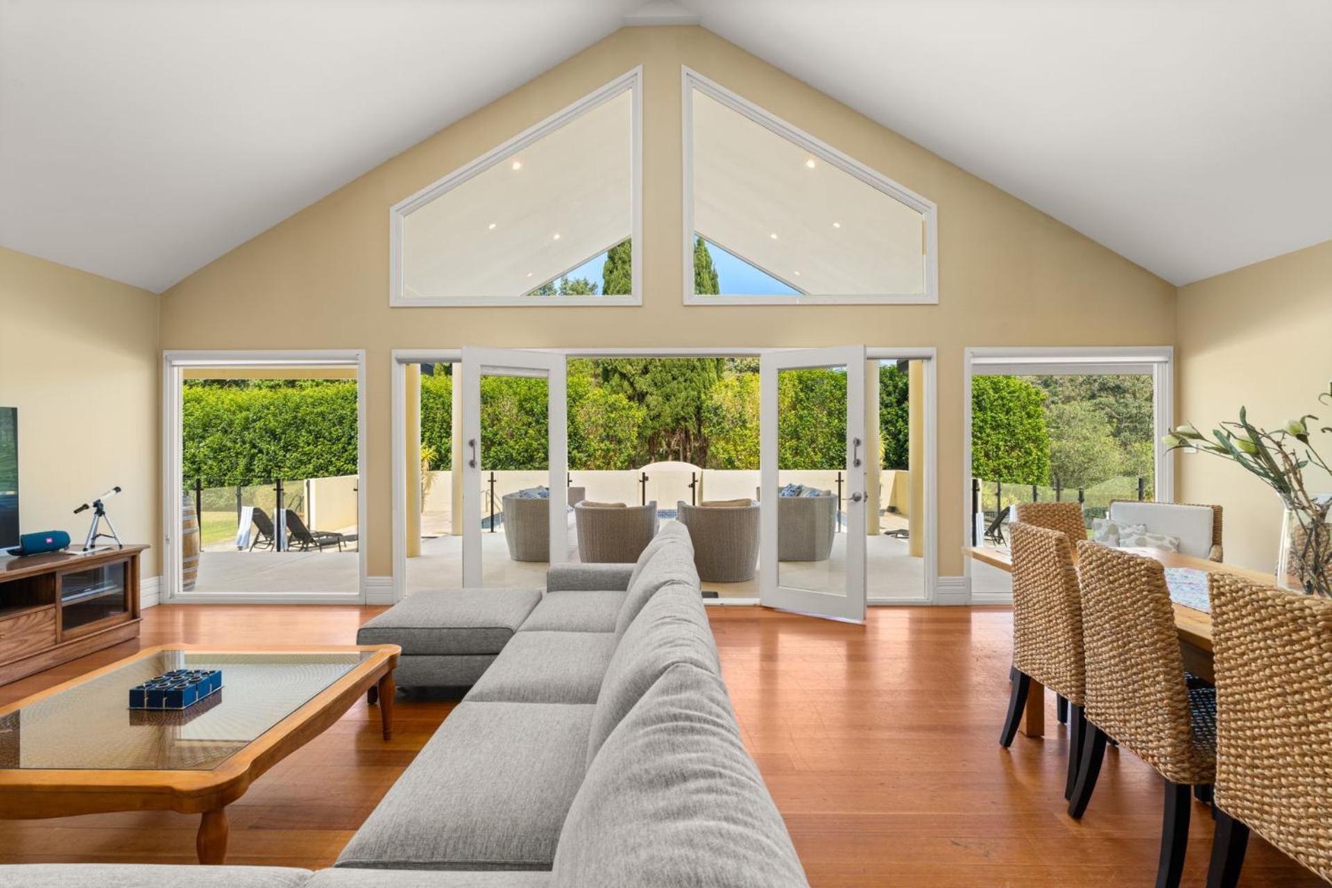 Six-Bedroom House photo 1