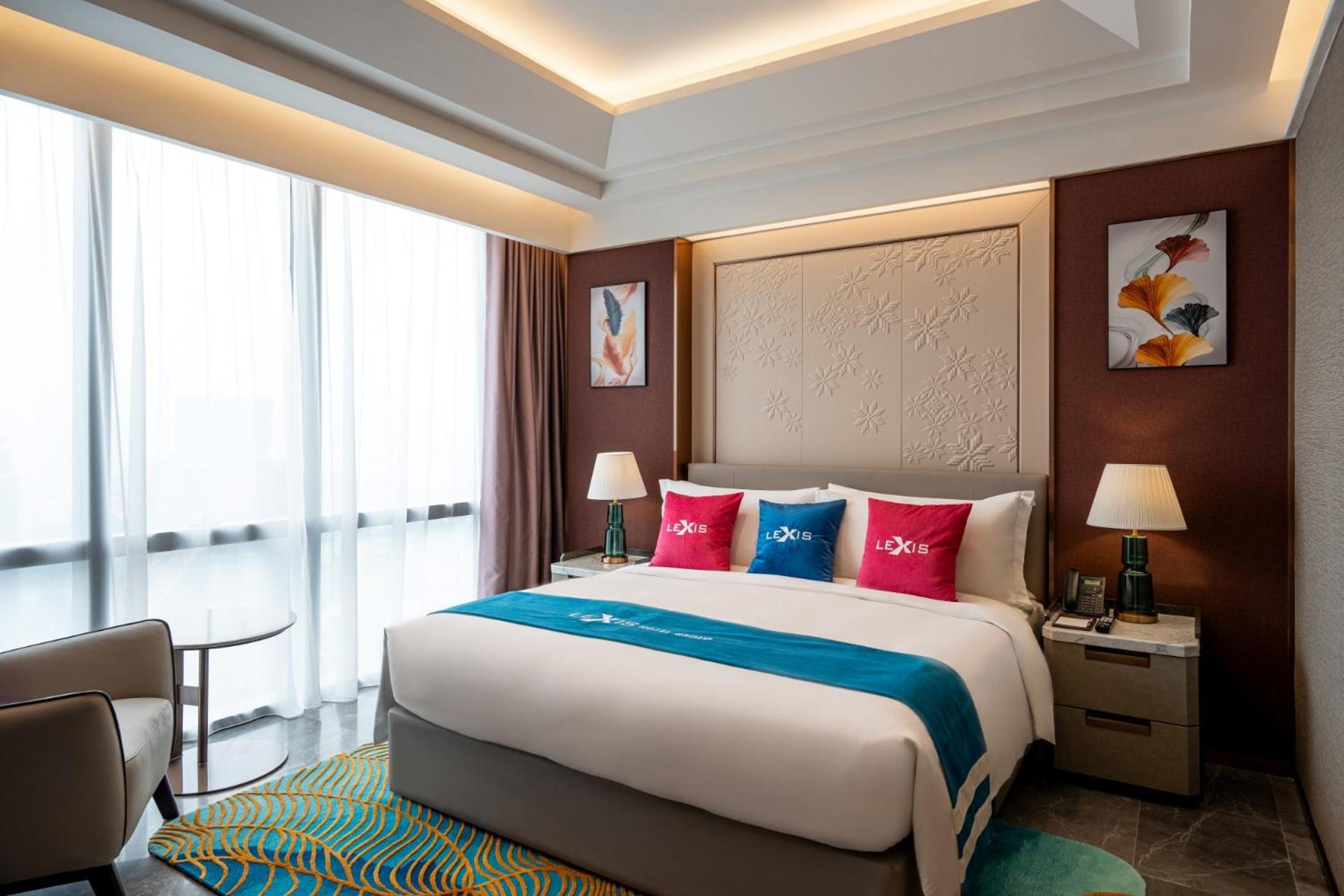 Royal Pool Suite