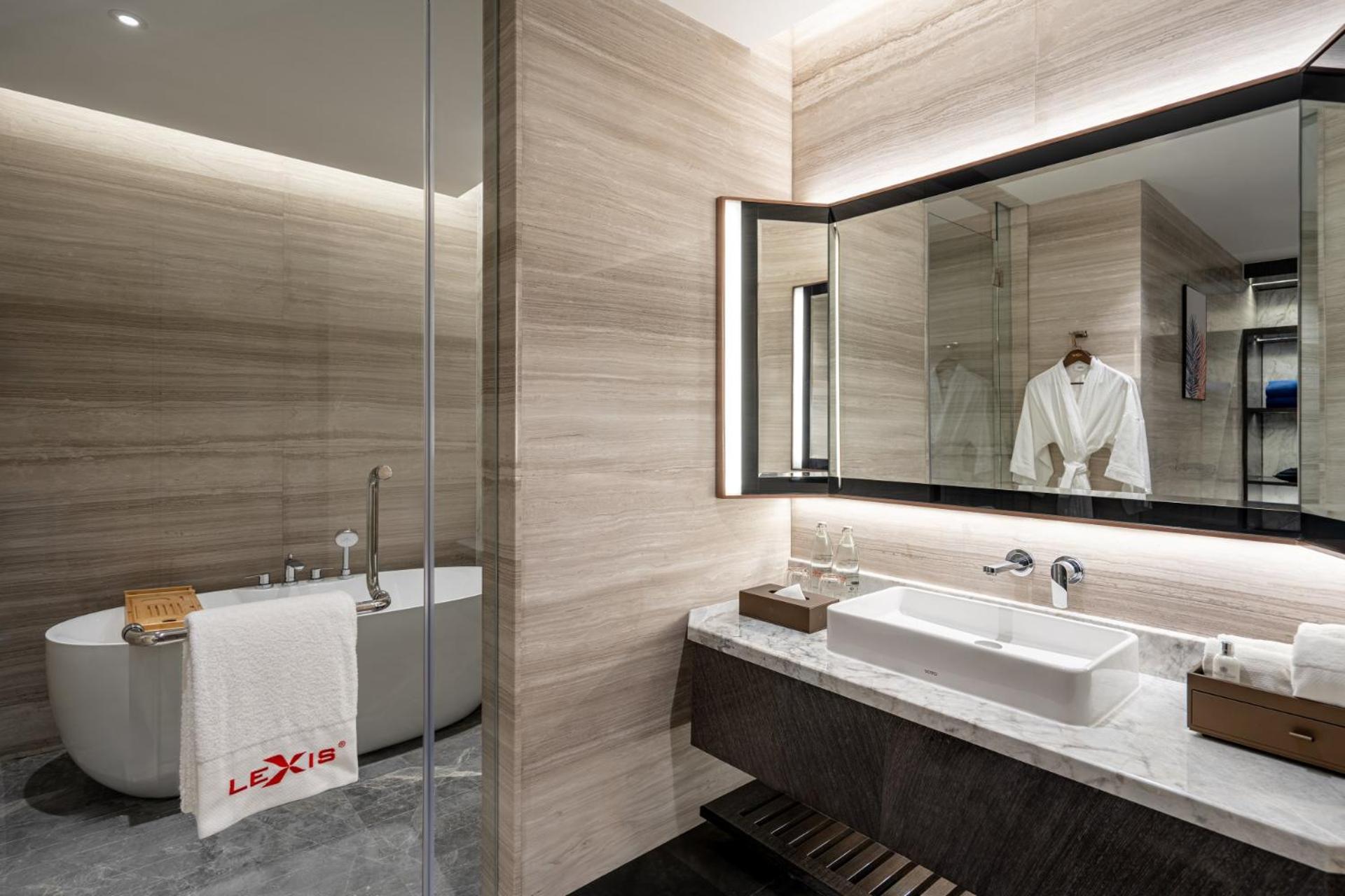 Royal Pool Suite
