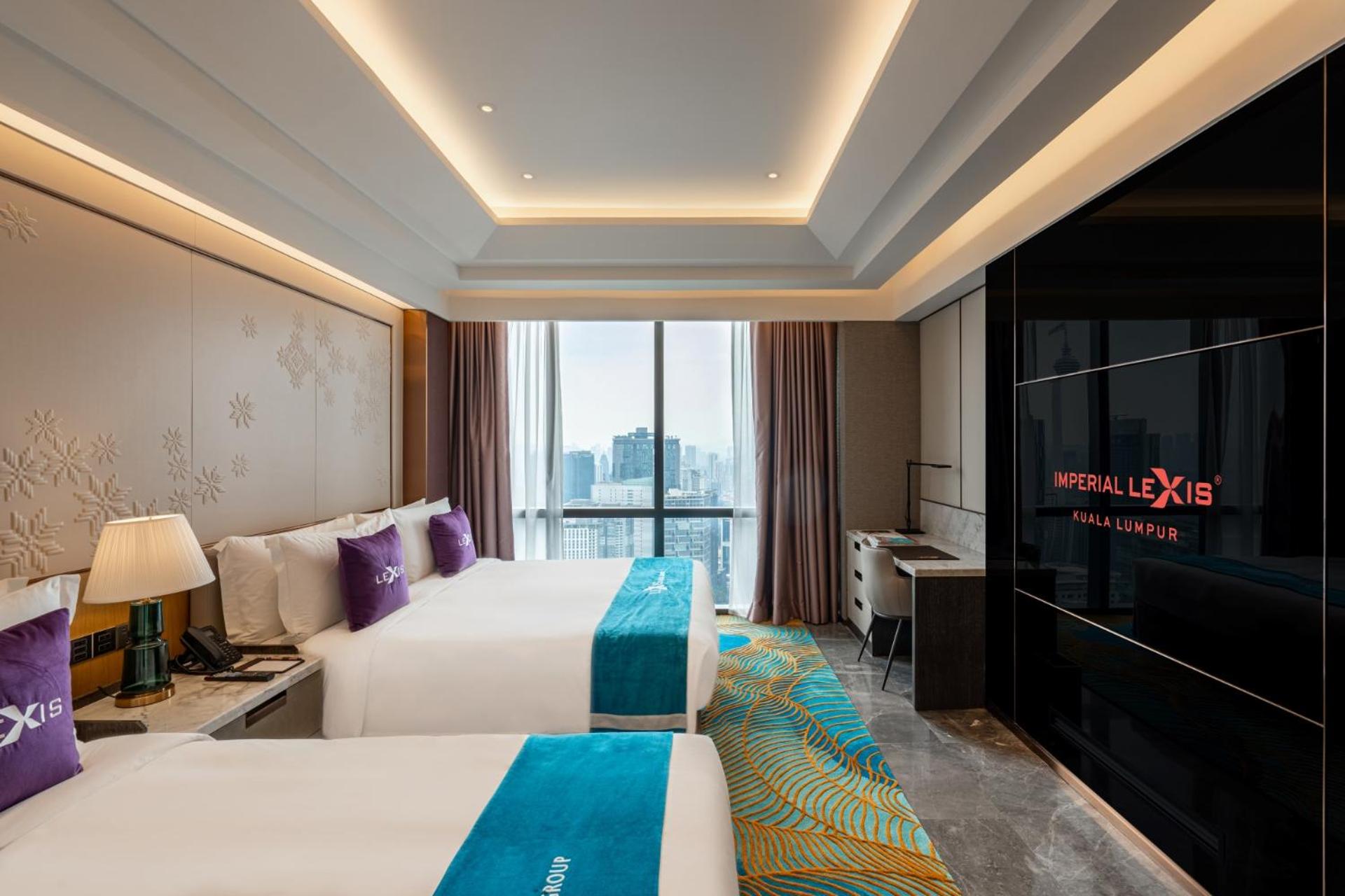 Presidential Pool Suite photo 2