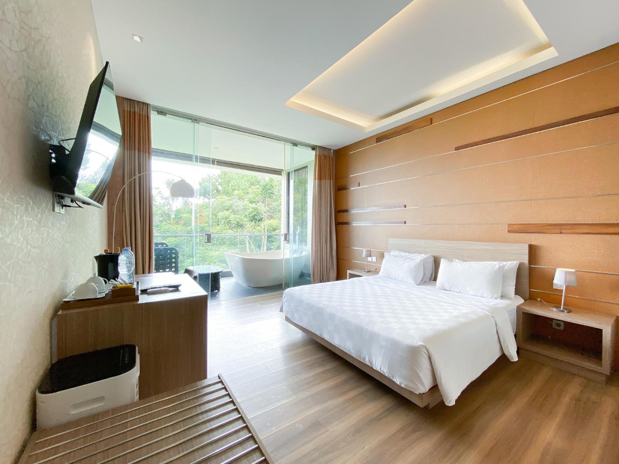 Honeymoon Suite photo 2