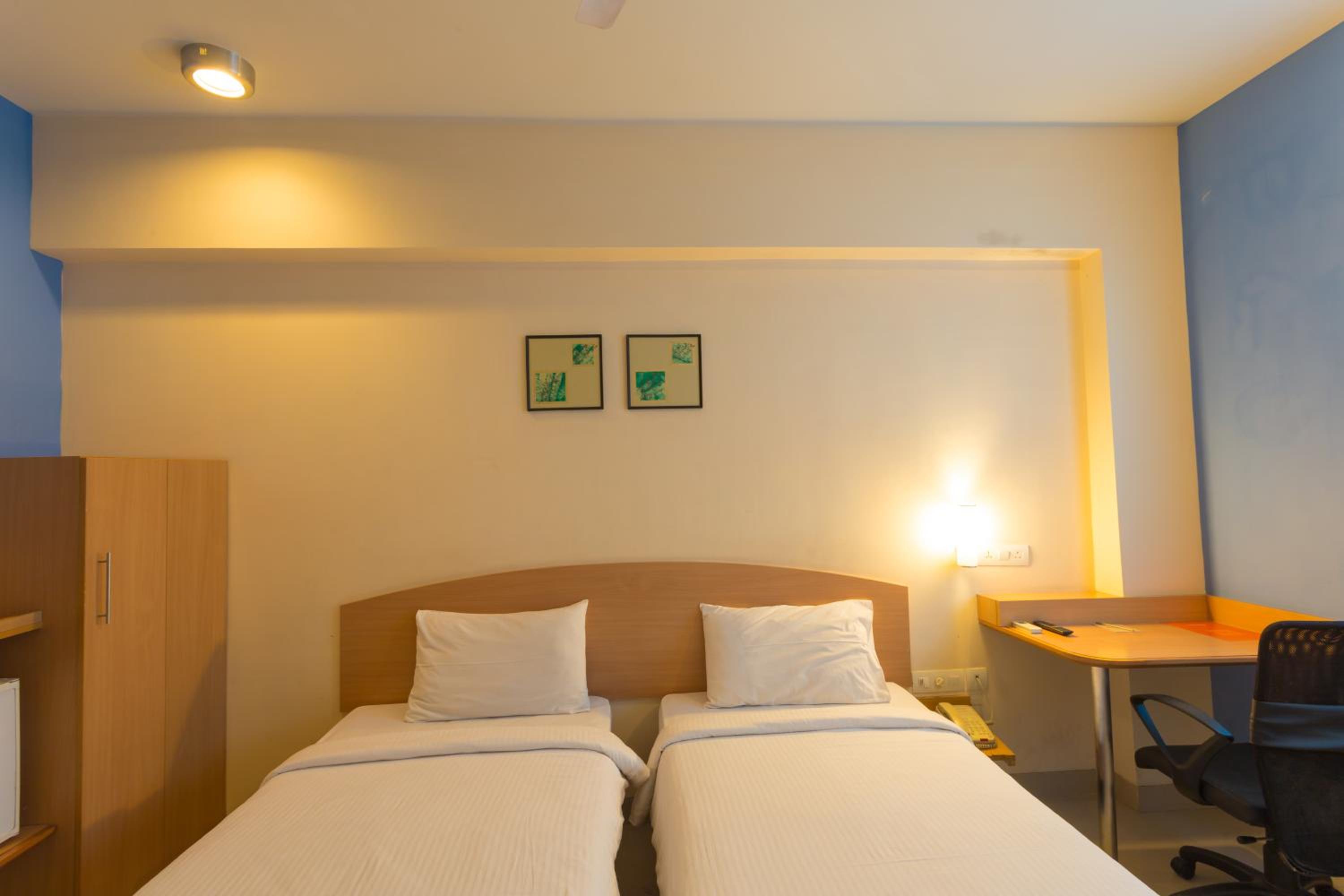 Queen Room - Photo 7