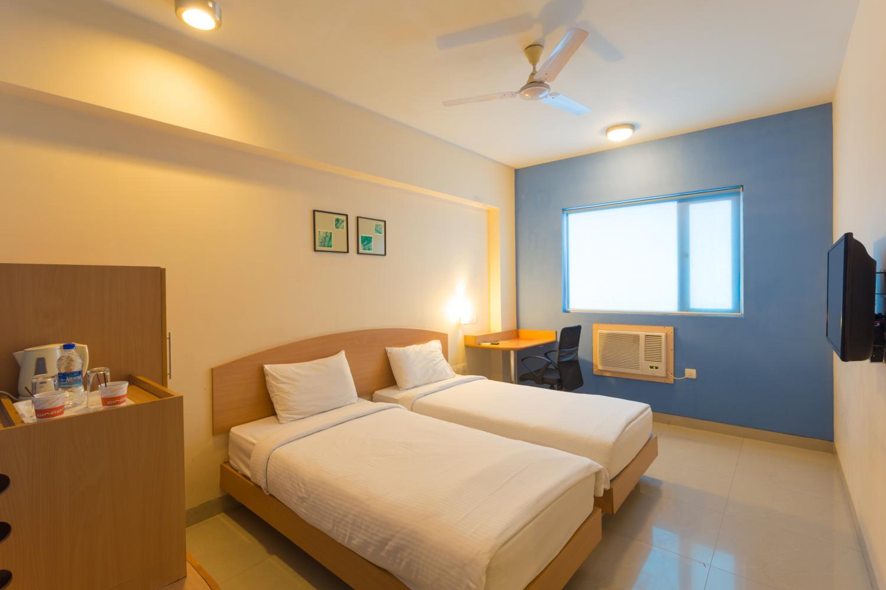 Standard Twin Room - Photo 4