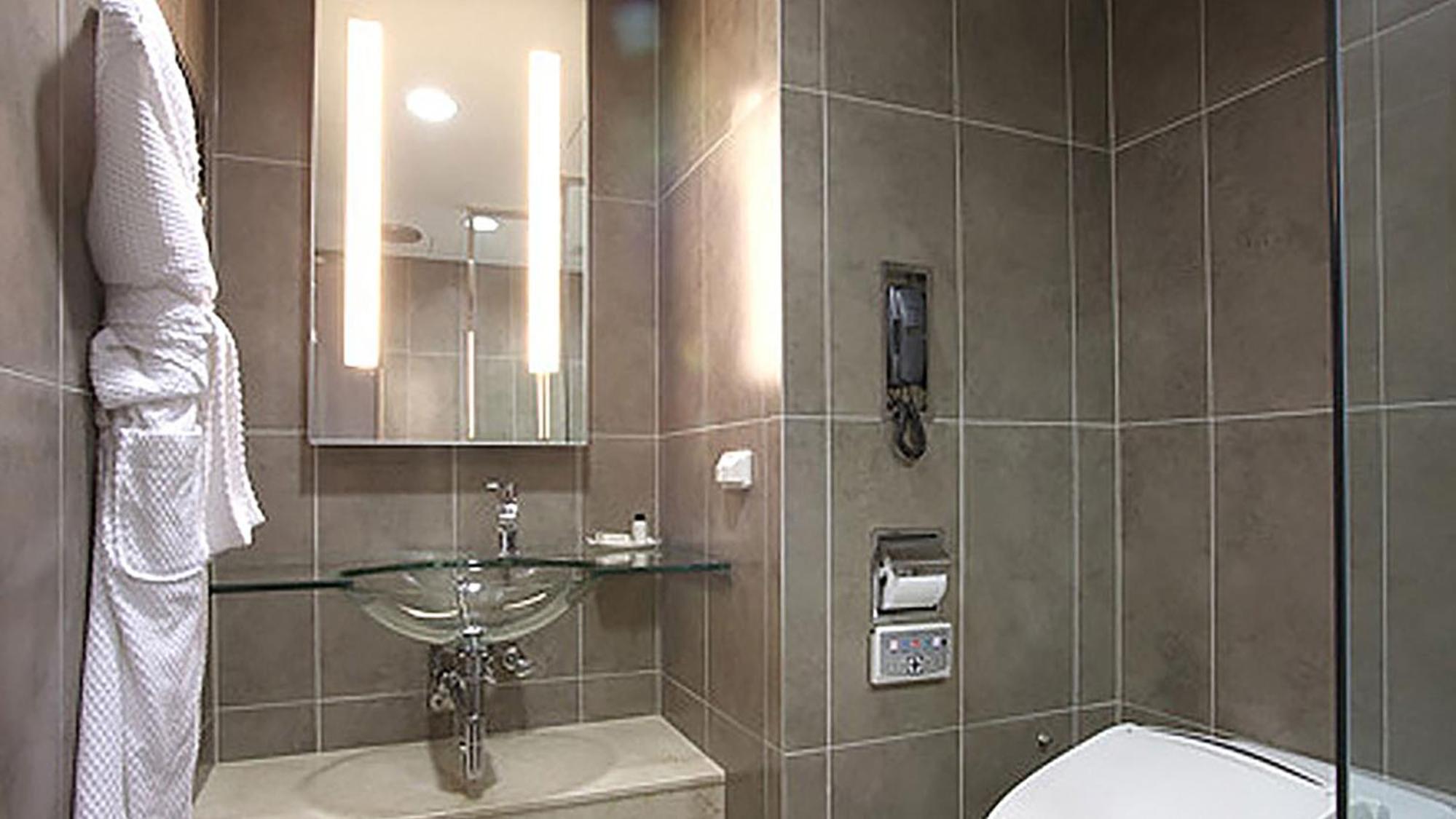 Deluxe Twin Room with Bath - Photo 3