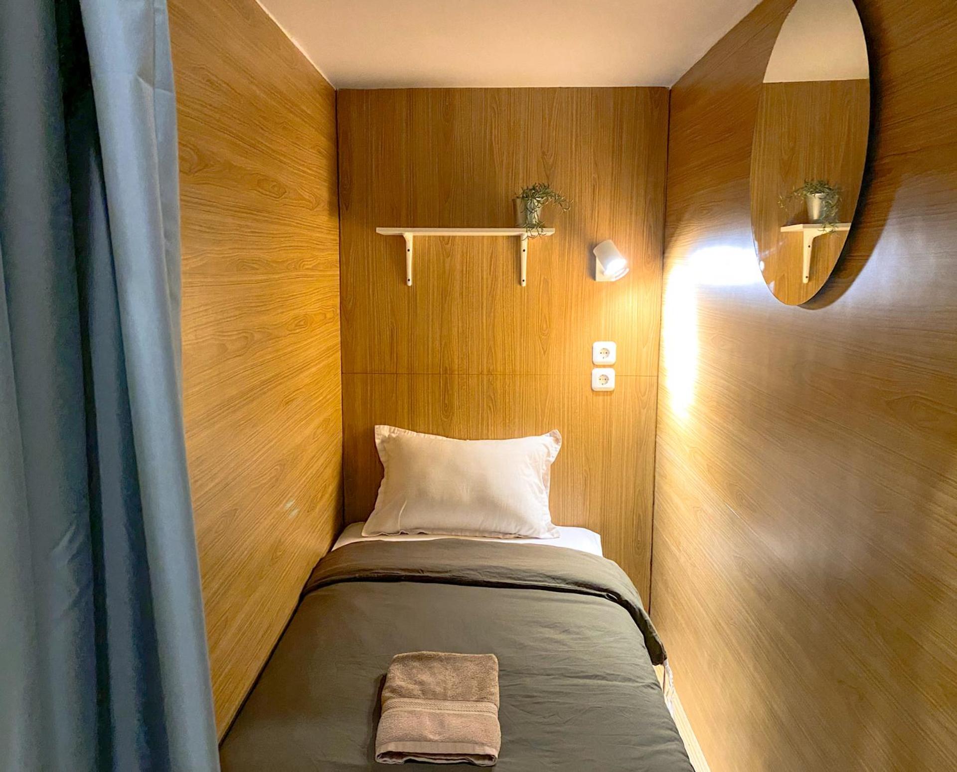 Bed in 8-Bed Mixed Dormitory Room photo 1
