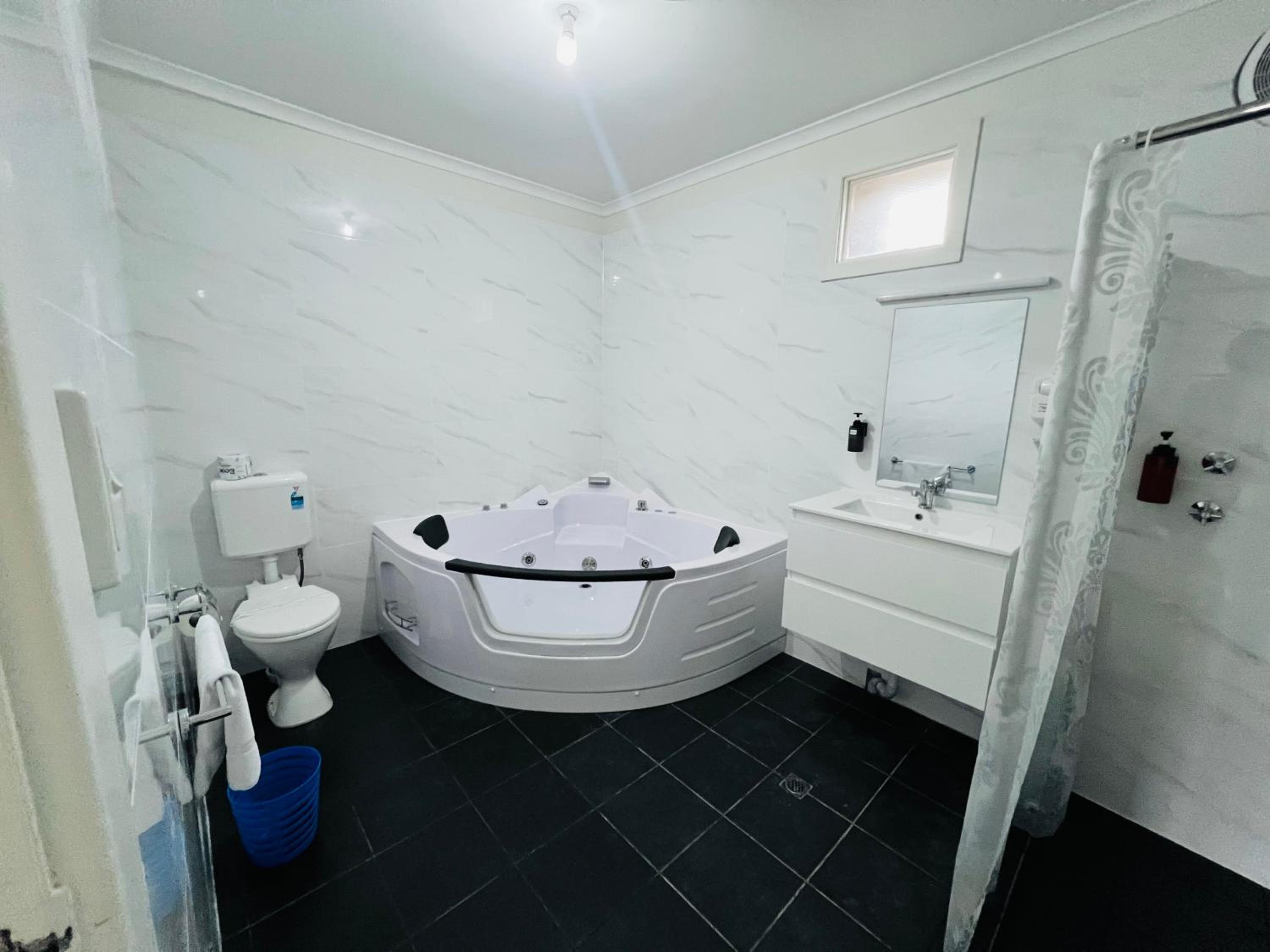 Standard  Queen Spa Room - Photo 4
