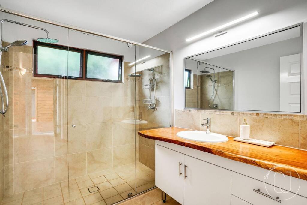 Three-Bedroom House photo 2