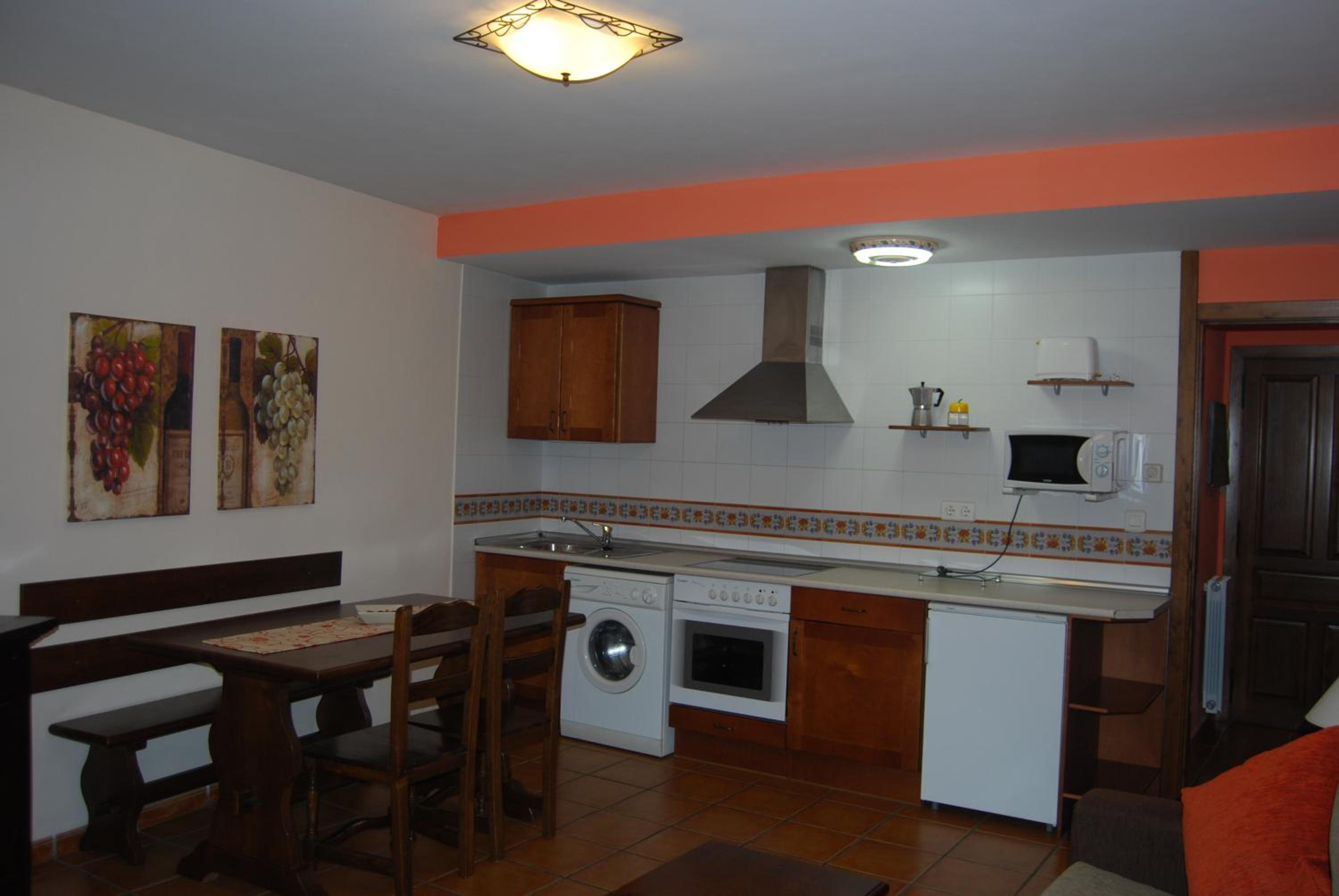 One-Bedroom Apartment - Photo 2