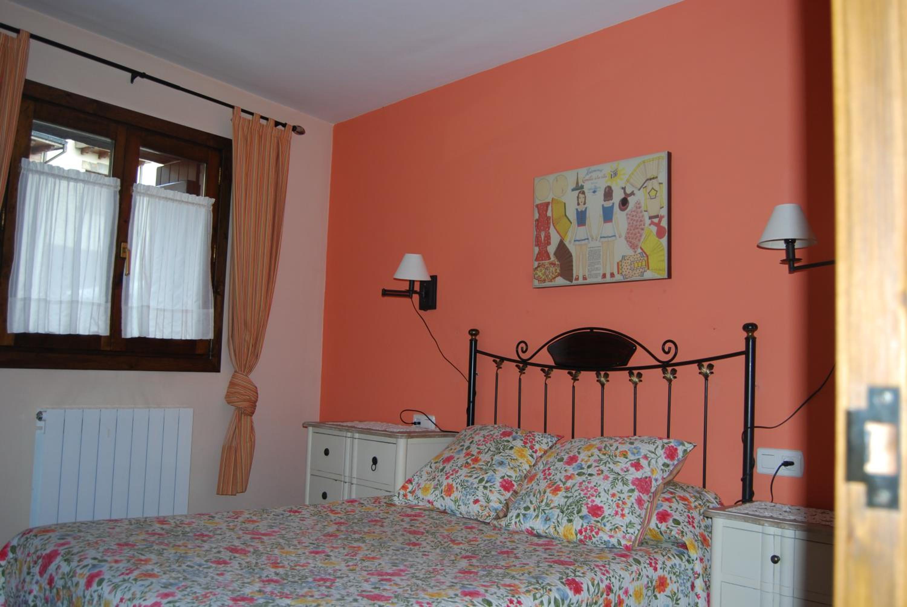 One-Bedroom Apartment - Photo 4