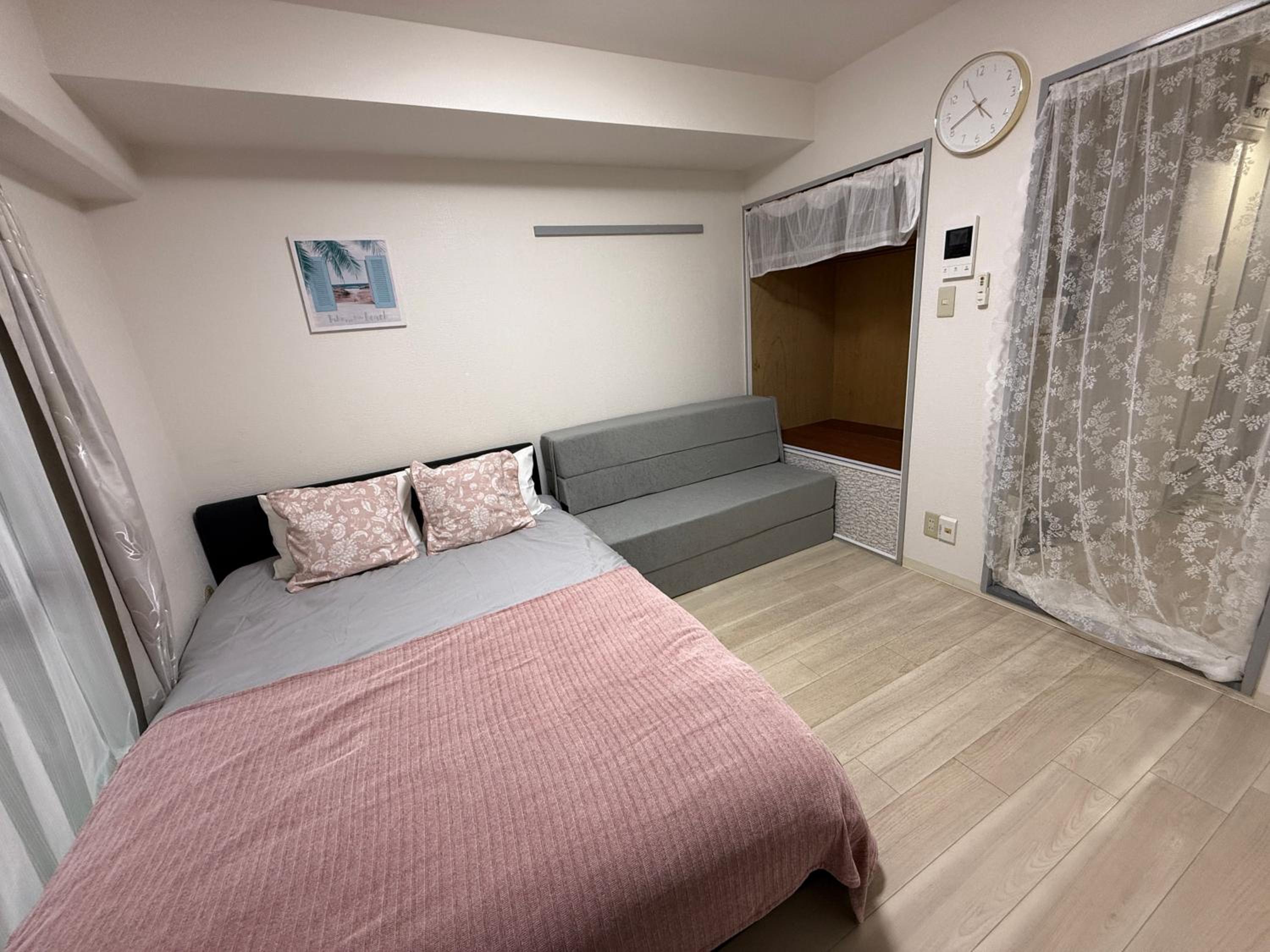 One-Bedroom Apartment photo 1