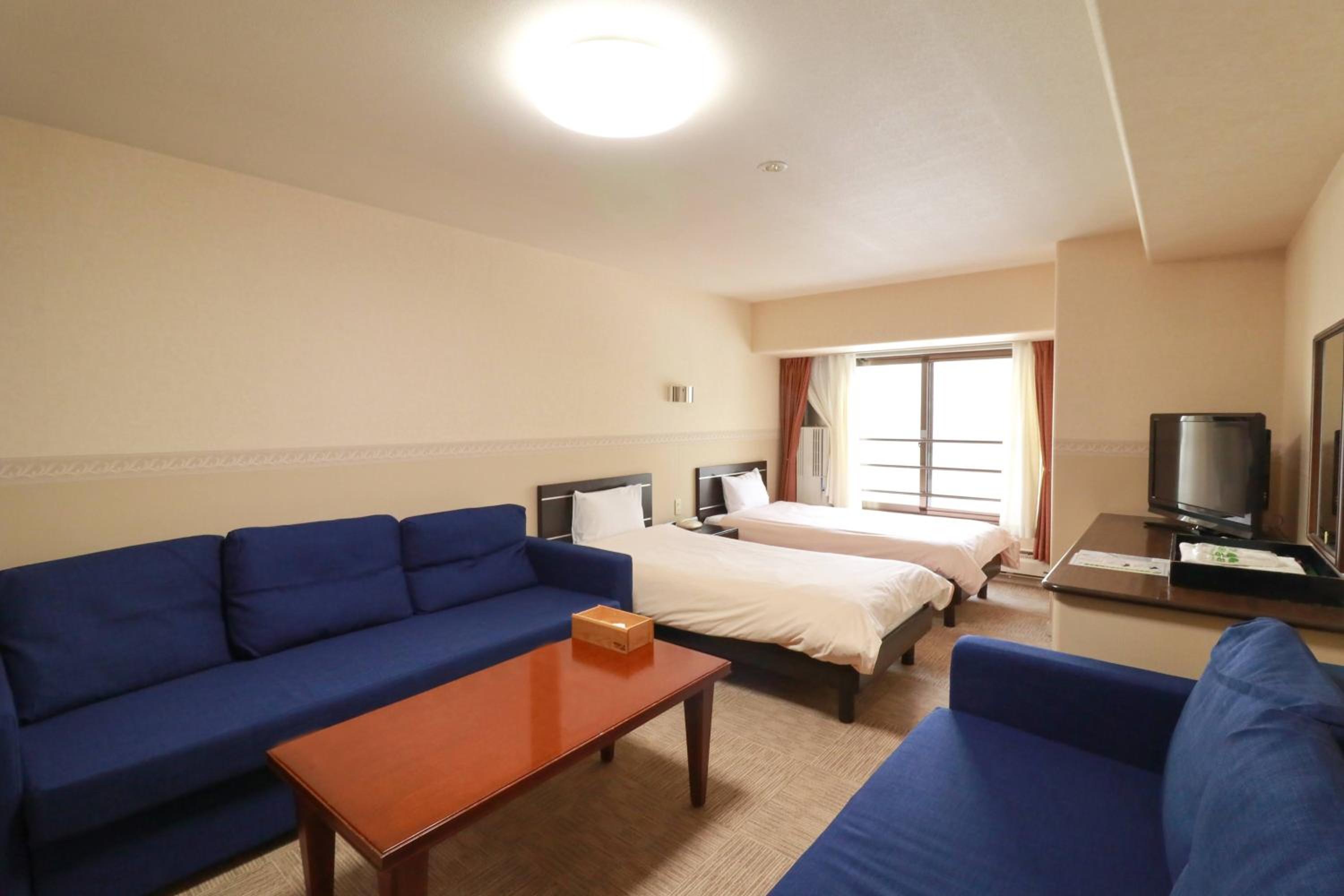 Twin Room with Ski Run View - Photo 1