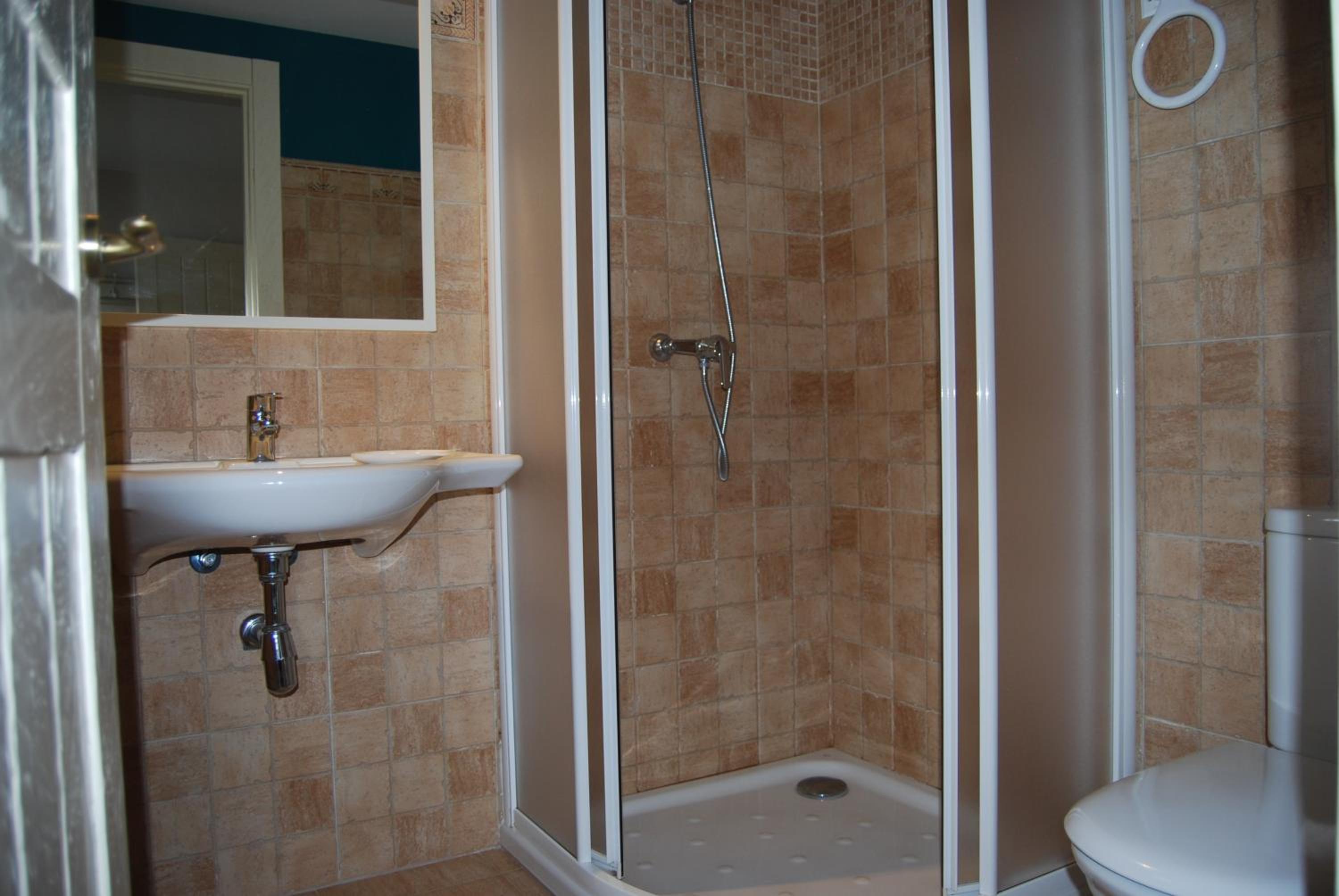 One-Bedroom Apartment - Photo 3