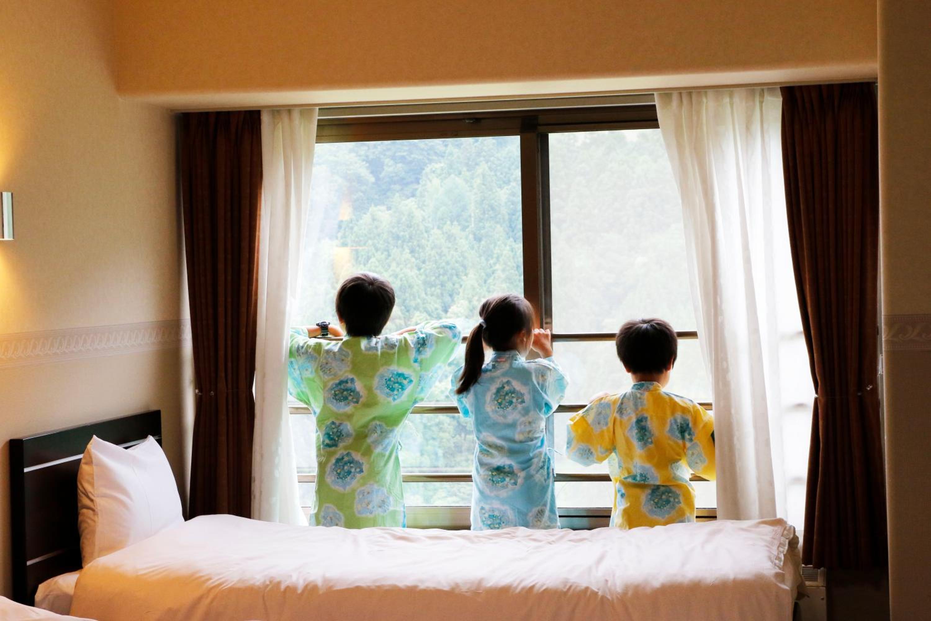 Twin Room with Ski Run View - Photo 2