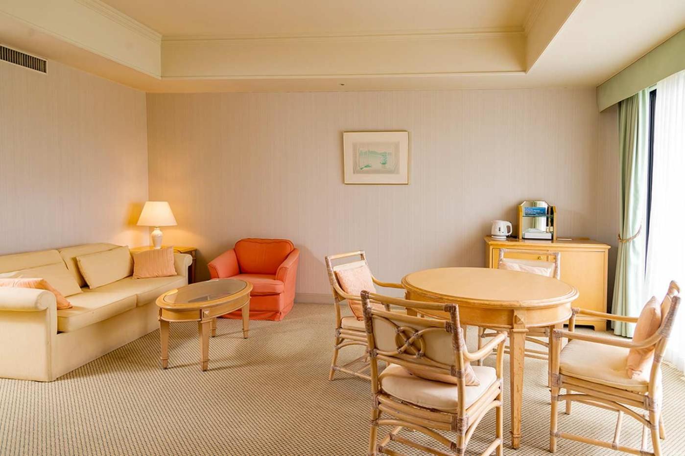 Semi Suite with Sea View - Smoking photo 2