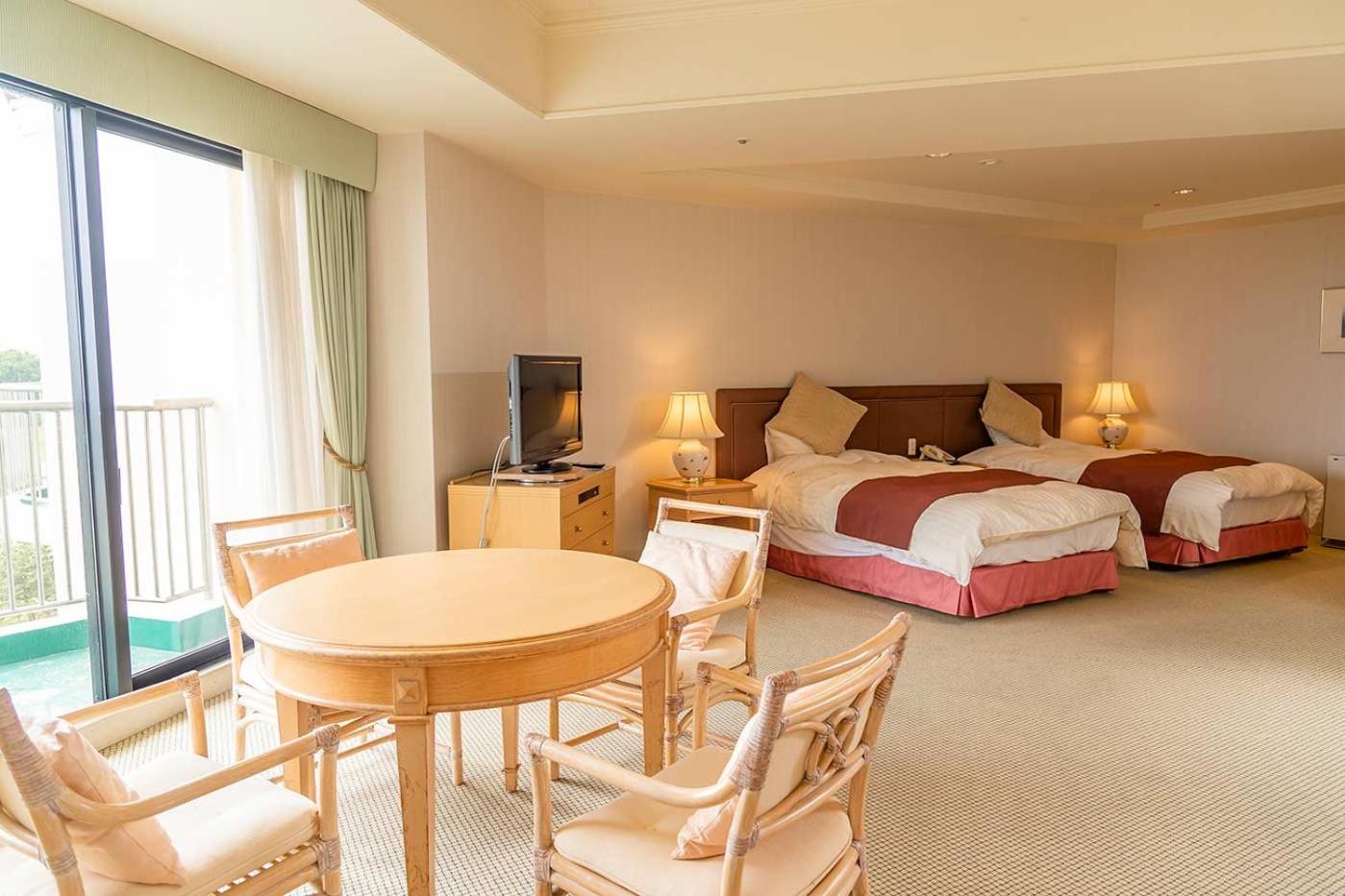 Semi Suite with Sea View - Smoking photo 3