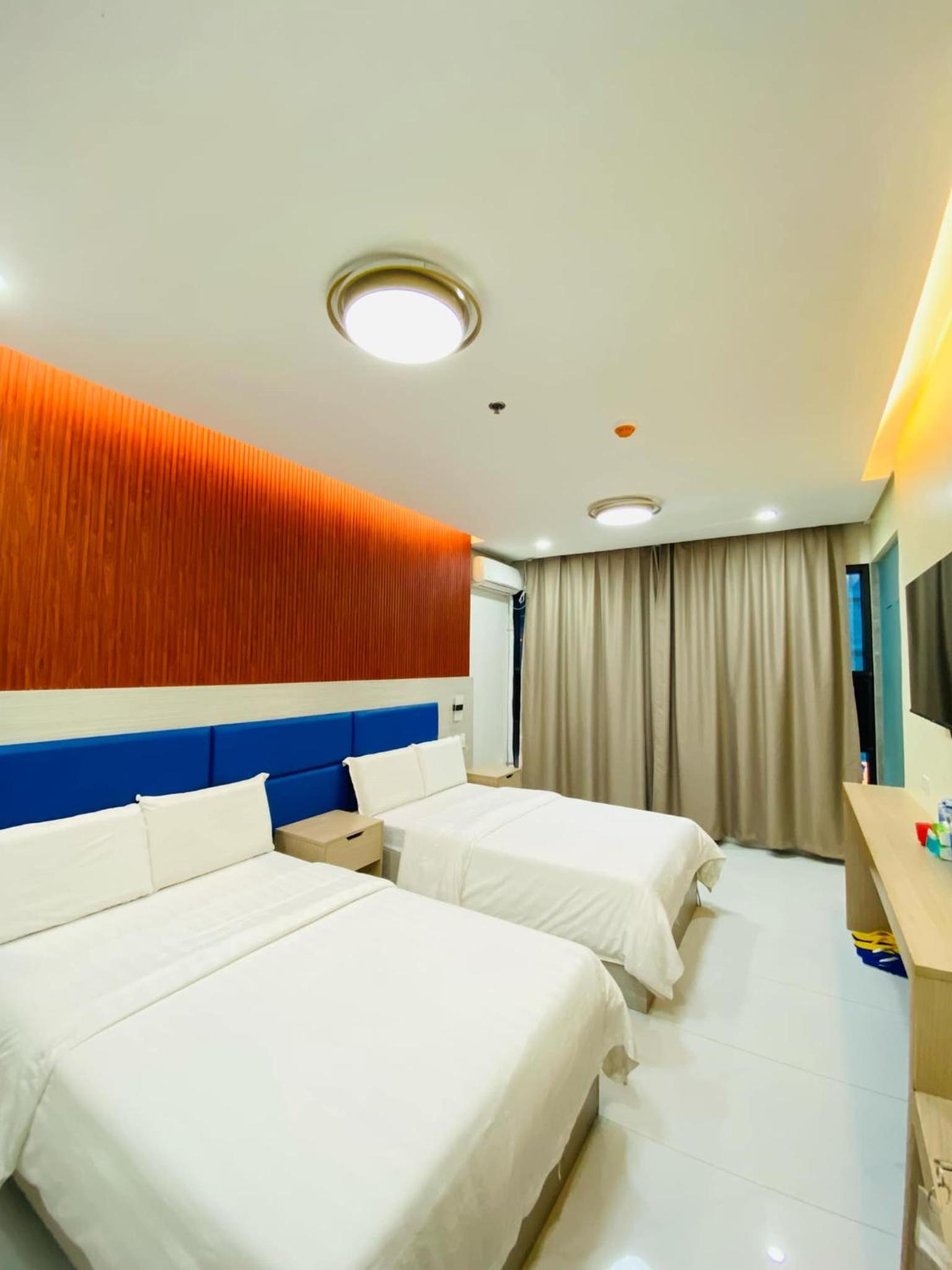 Deluxe Double Room with Two Double Beds photo 2