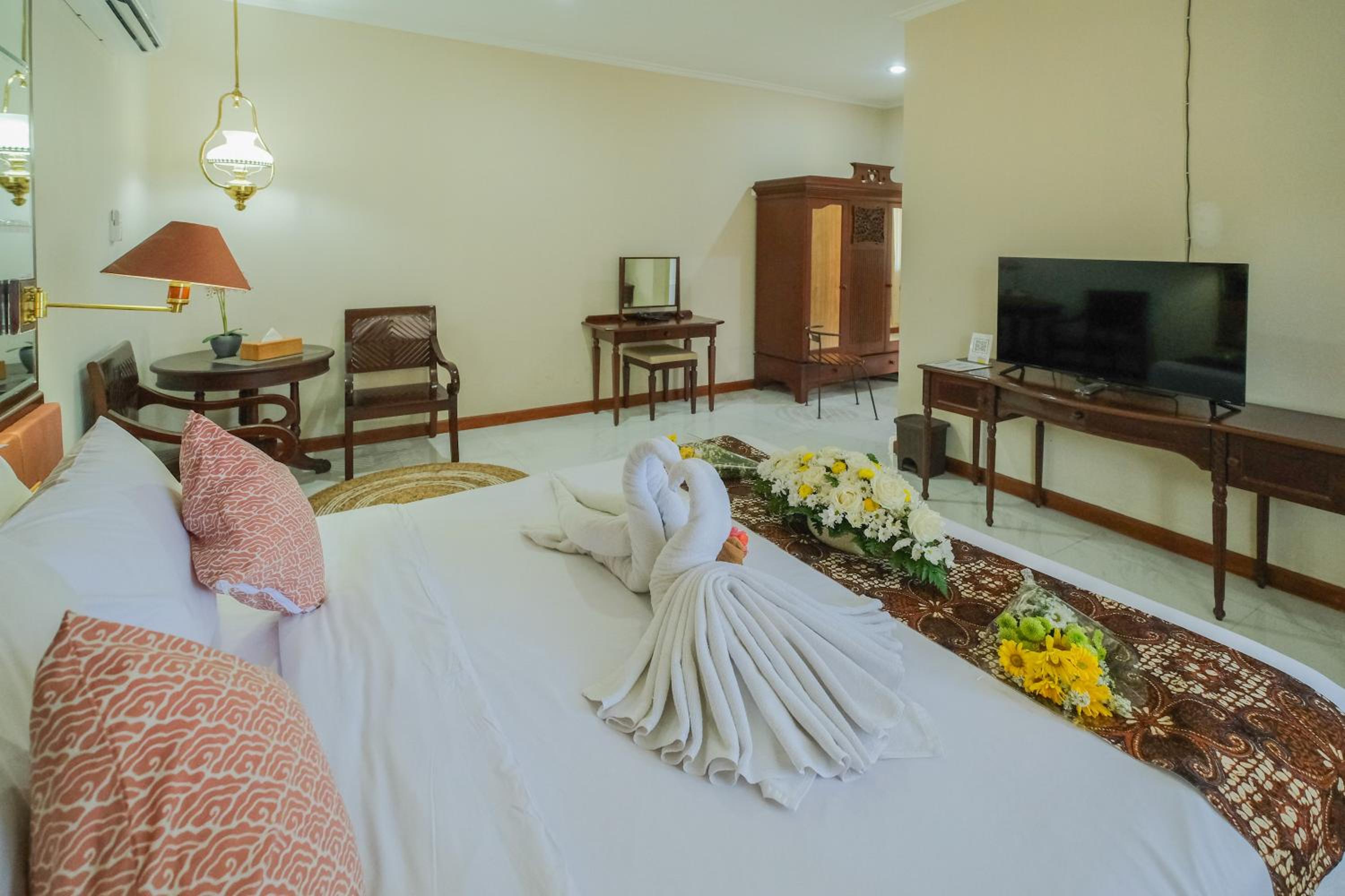 Suite - Photo 1