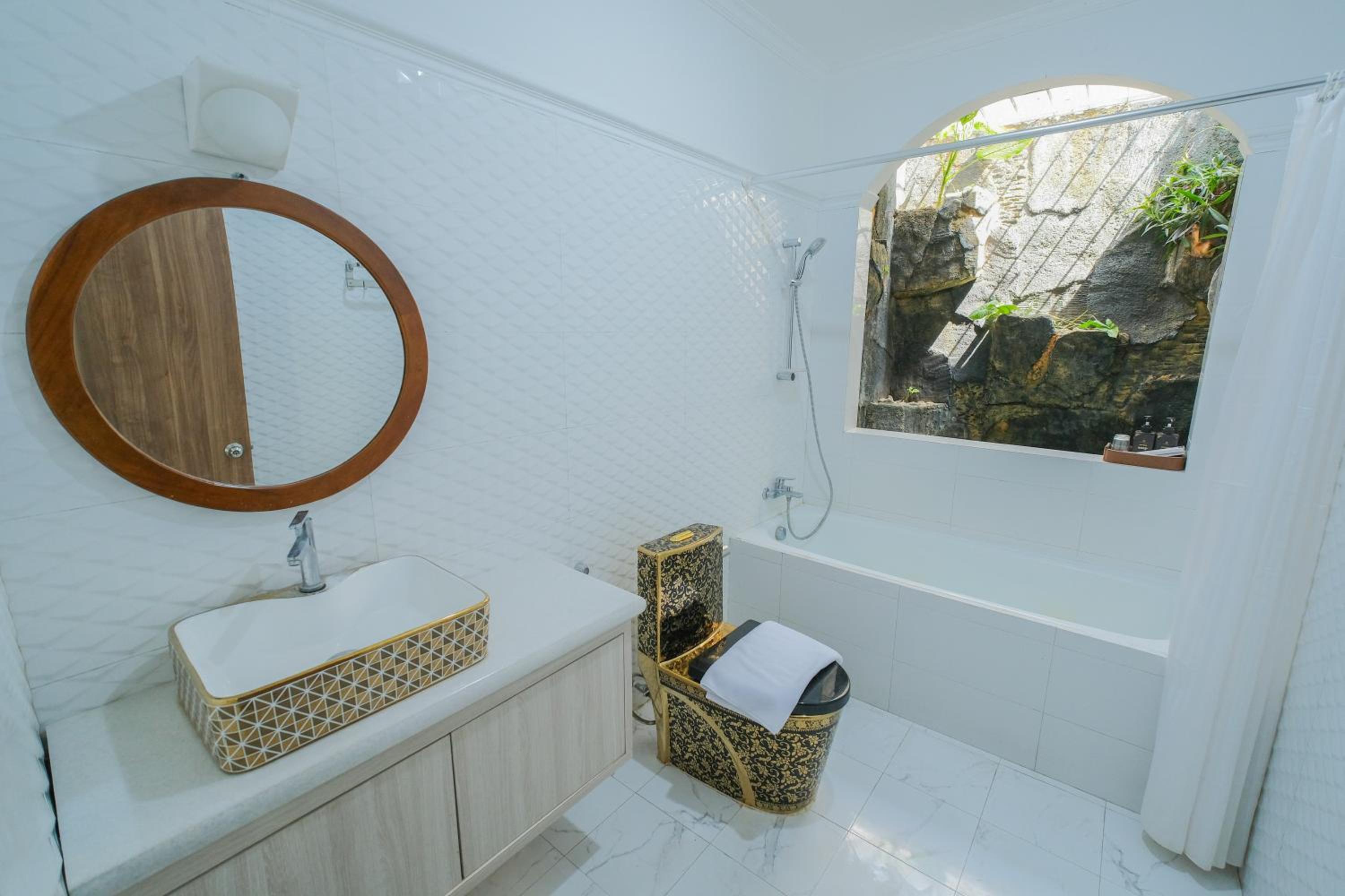 Suite - Photo 3