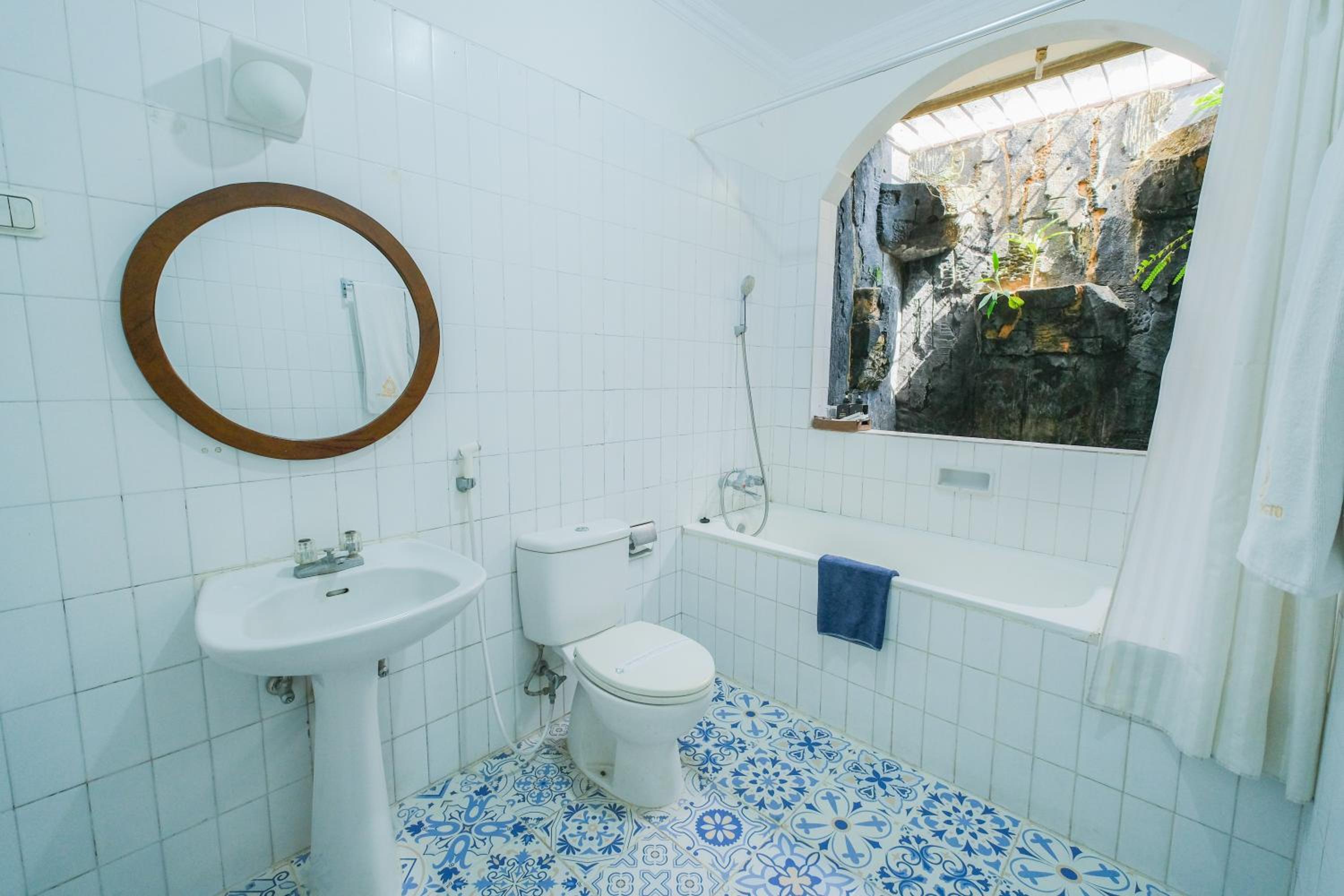 Deluxe Suite - Photo 10