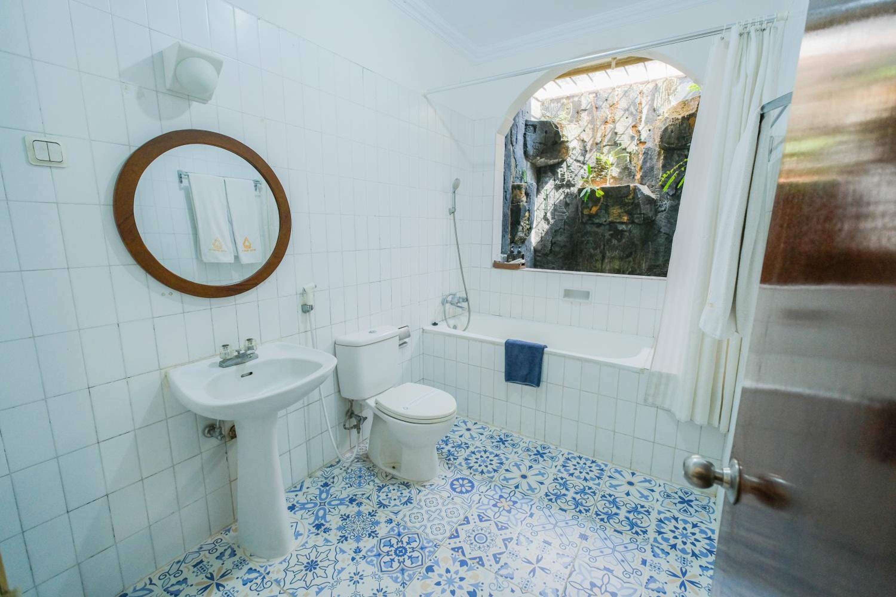 Deluxe Suite - Photo 9