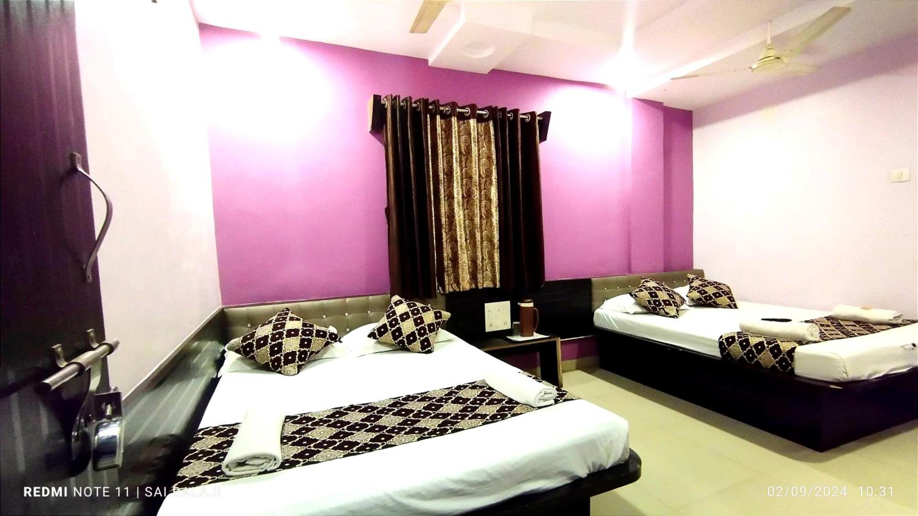 Deluxe Family Room - Photo 7