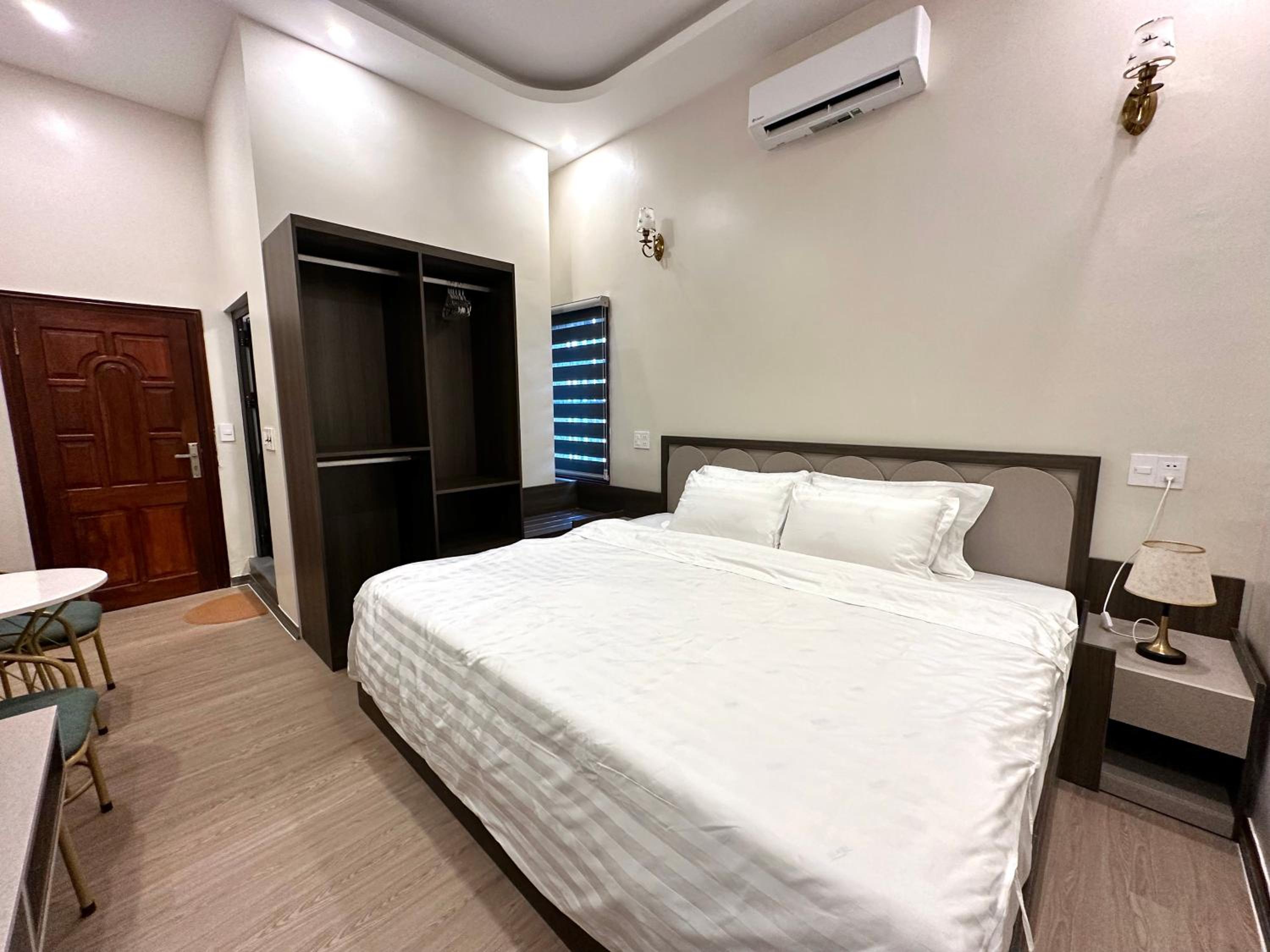 Deluxe King Room photo 1