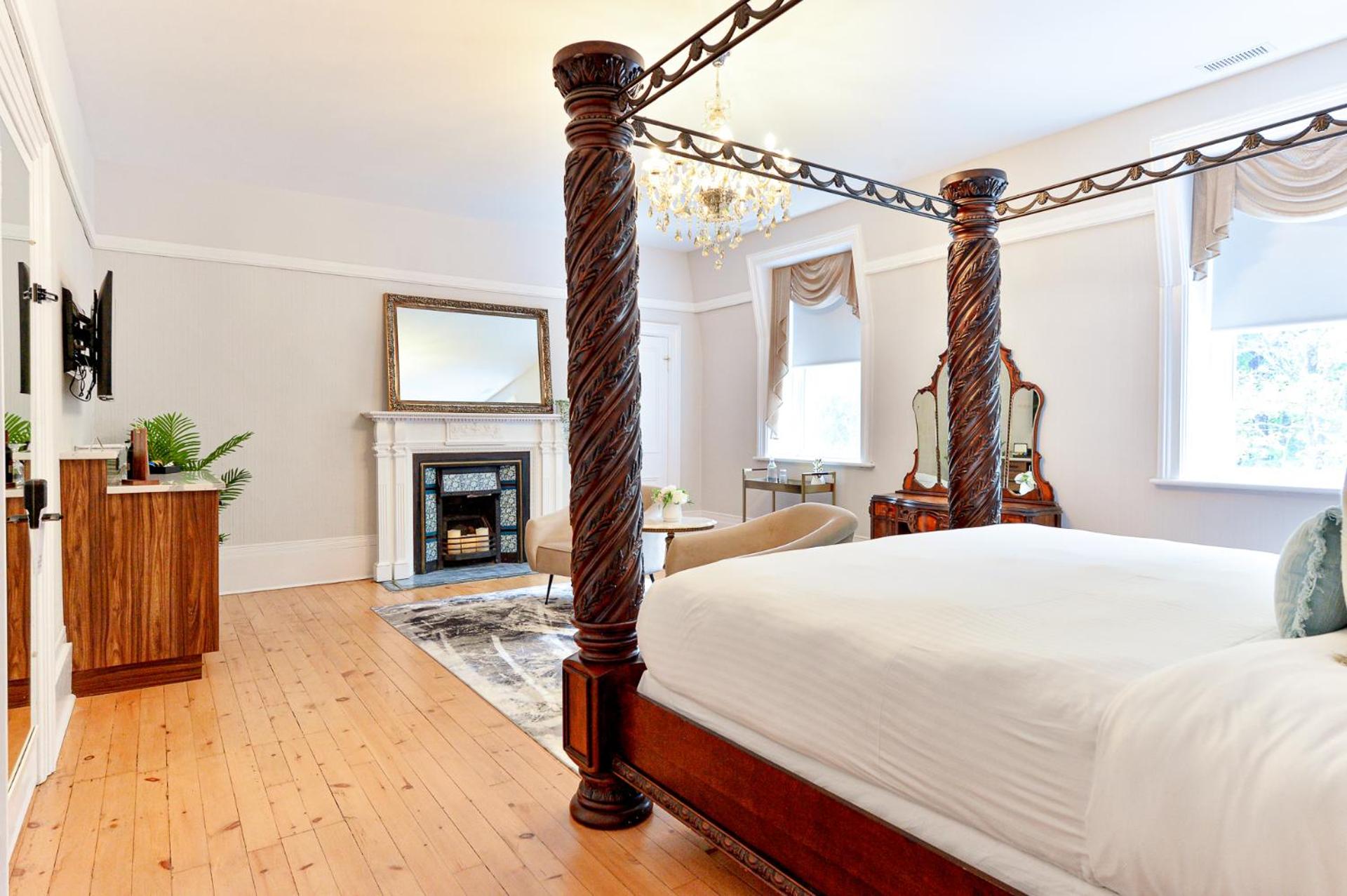 Deluxe King Room photo 1