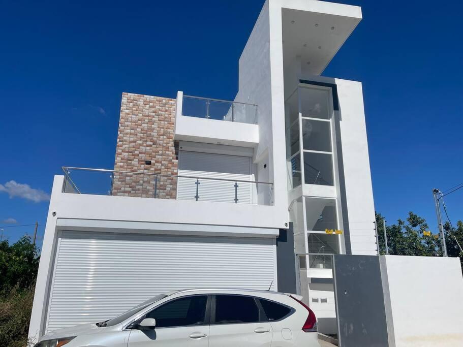 Three-Bedroom House photo 1