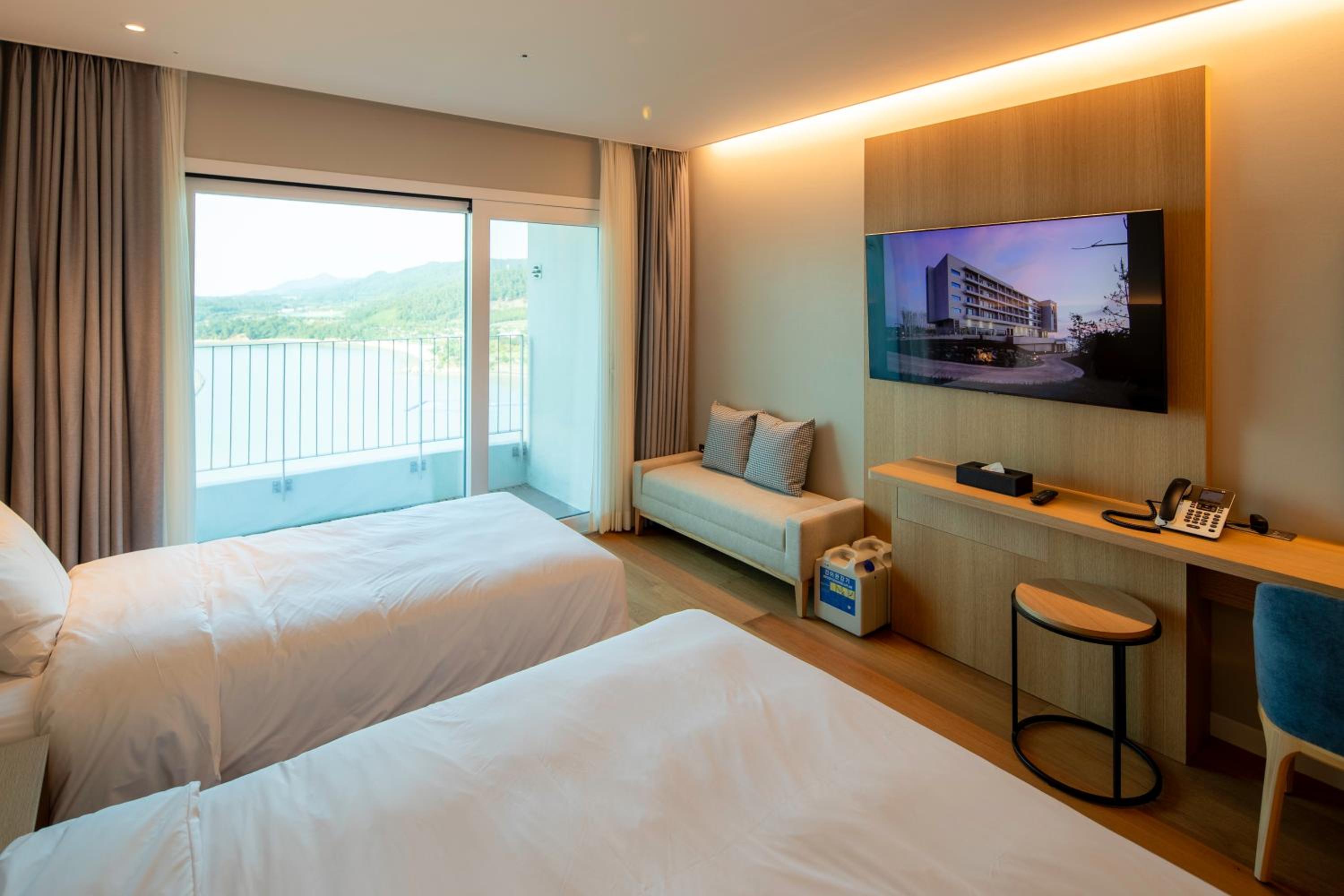 Deluxe Double and Single Terrace Oceanview
