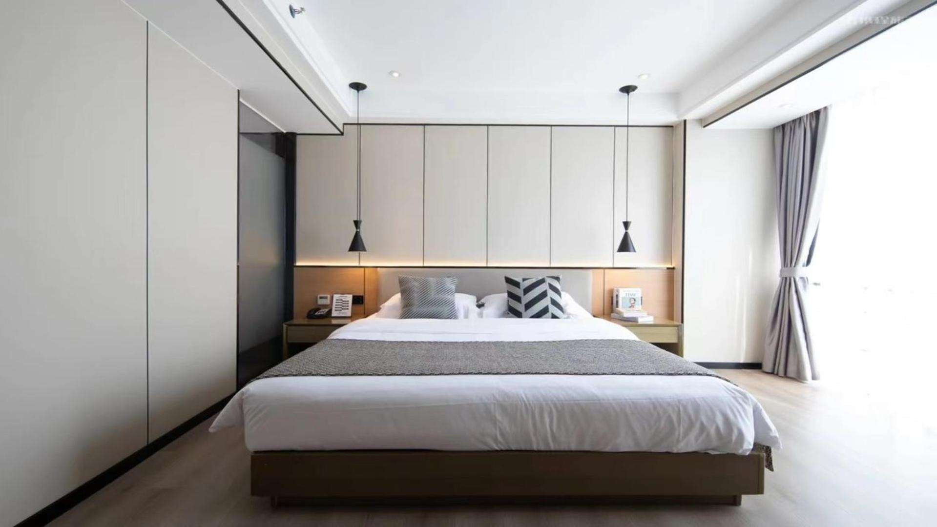 Standard Queen Room