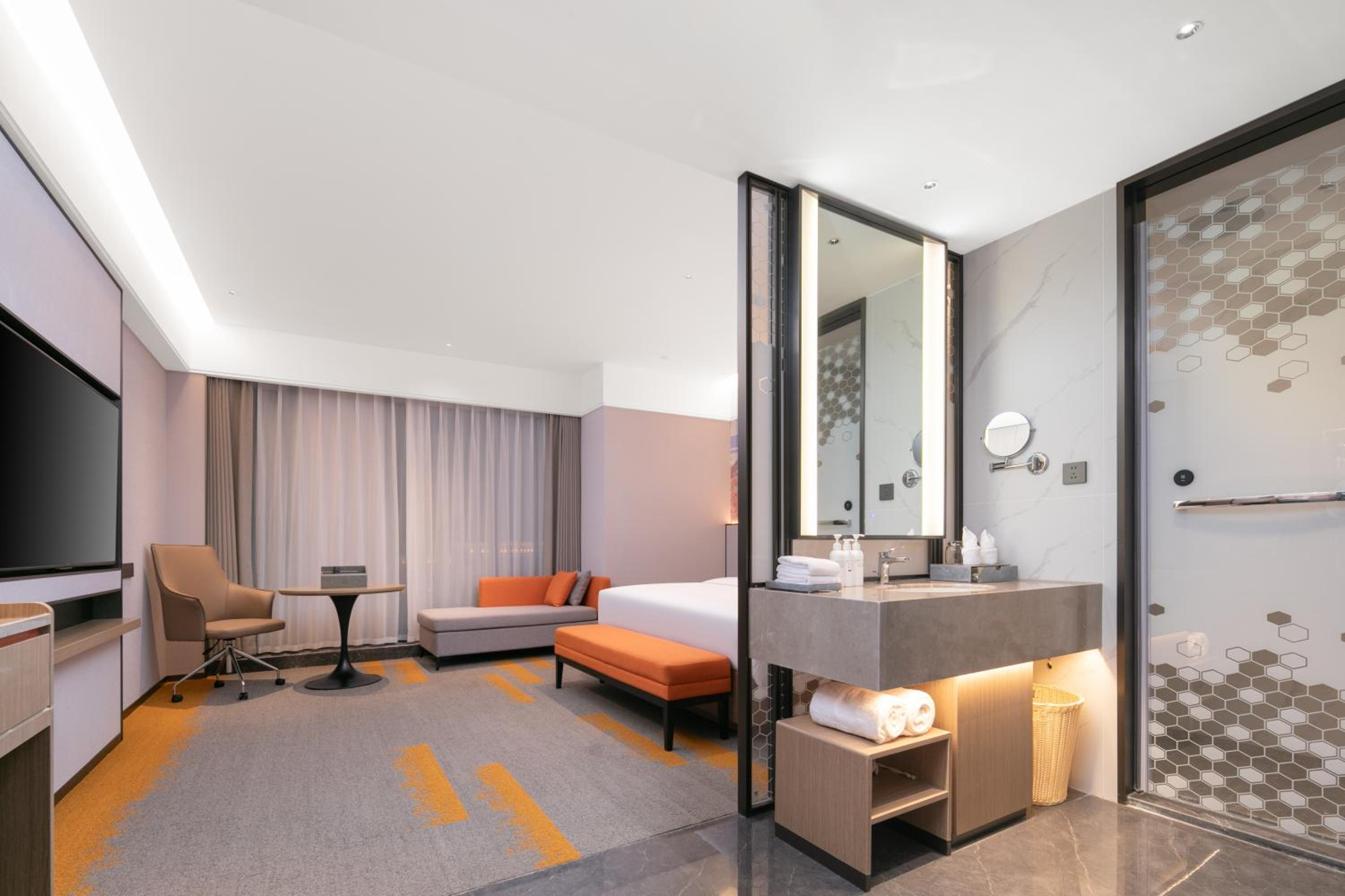 Elegant Double Room with Mountain View photo 3