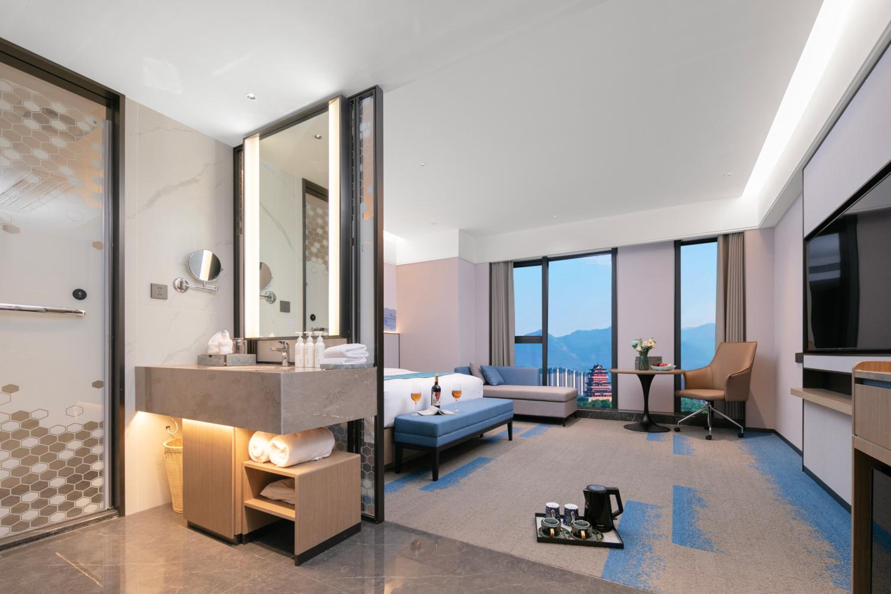 Quiet Double Room with Mountain View photo 2