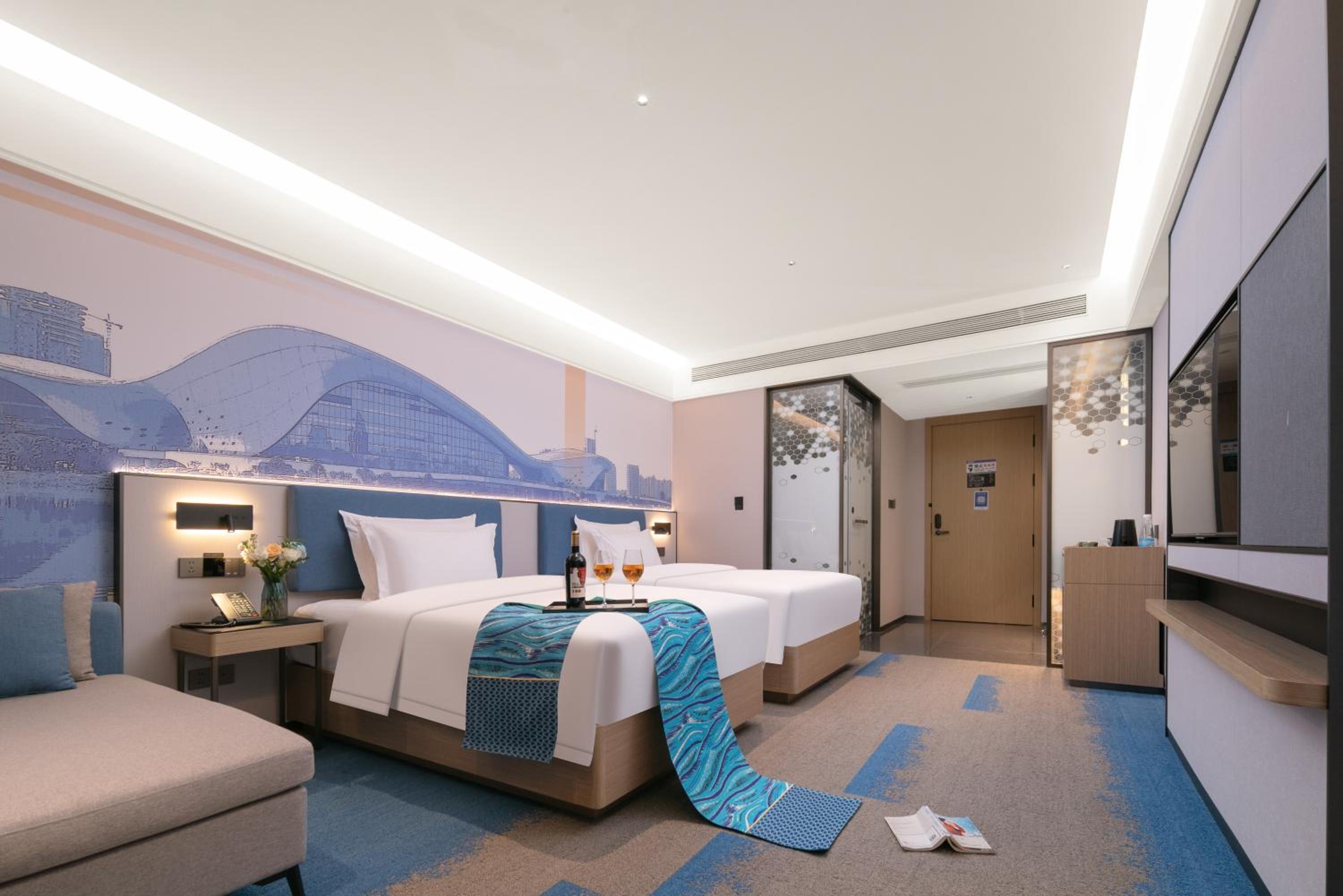 Quiet Twin Room with City View