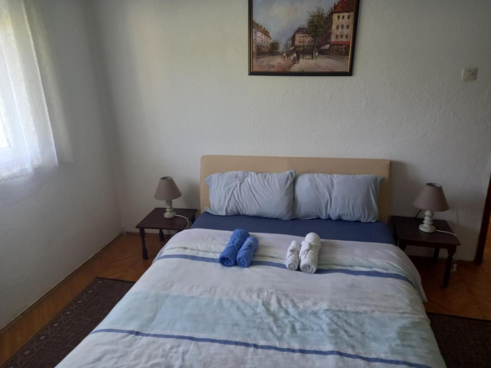 Apartment With Shared Bathroom photo 2