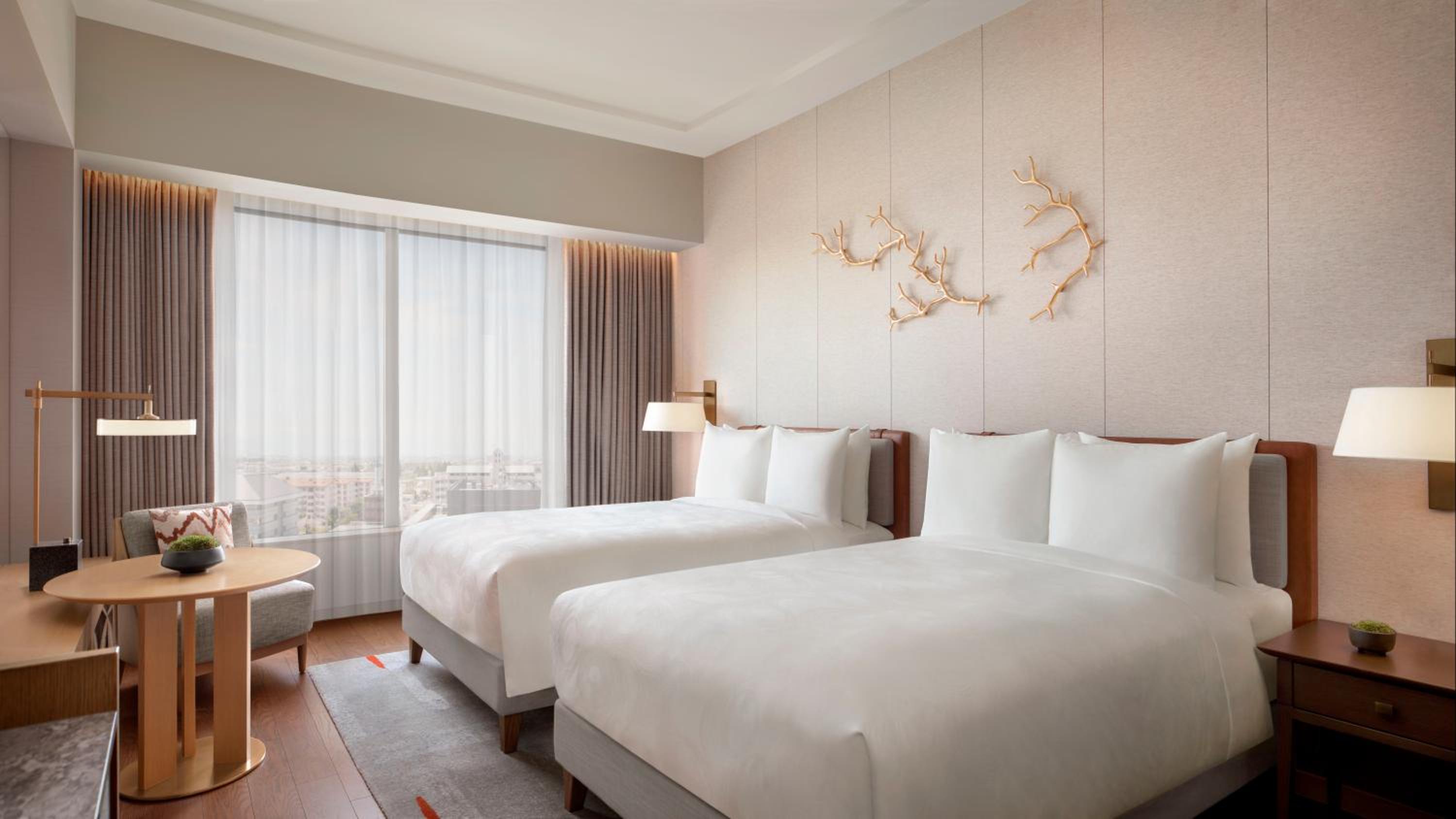 Executive Twin Guest Room, Executive lounge access, 2 Double, City view - Photo 1