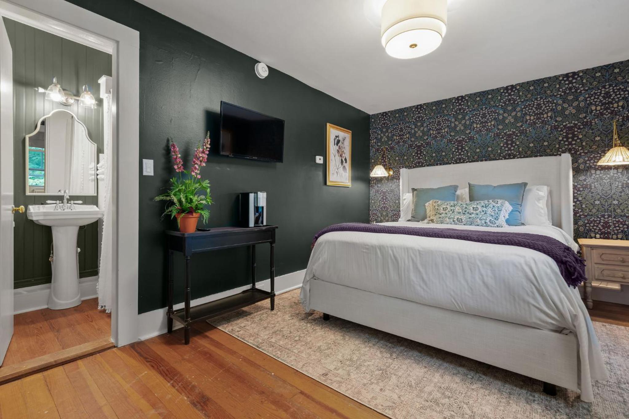 Queen Room photo 3