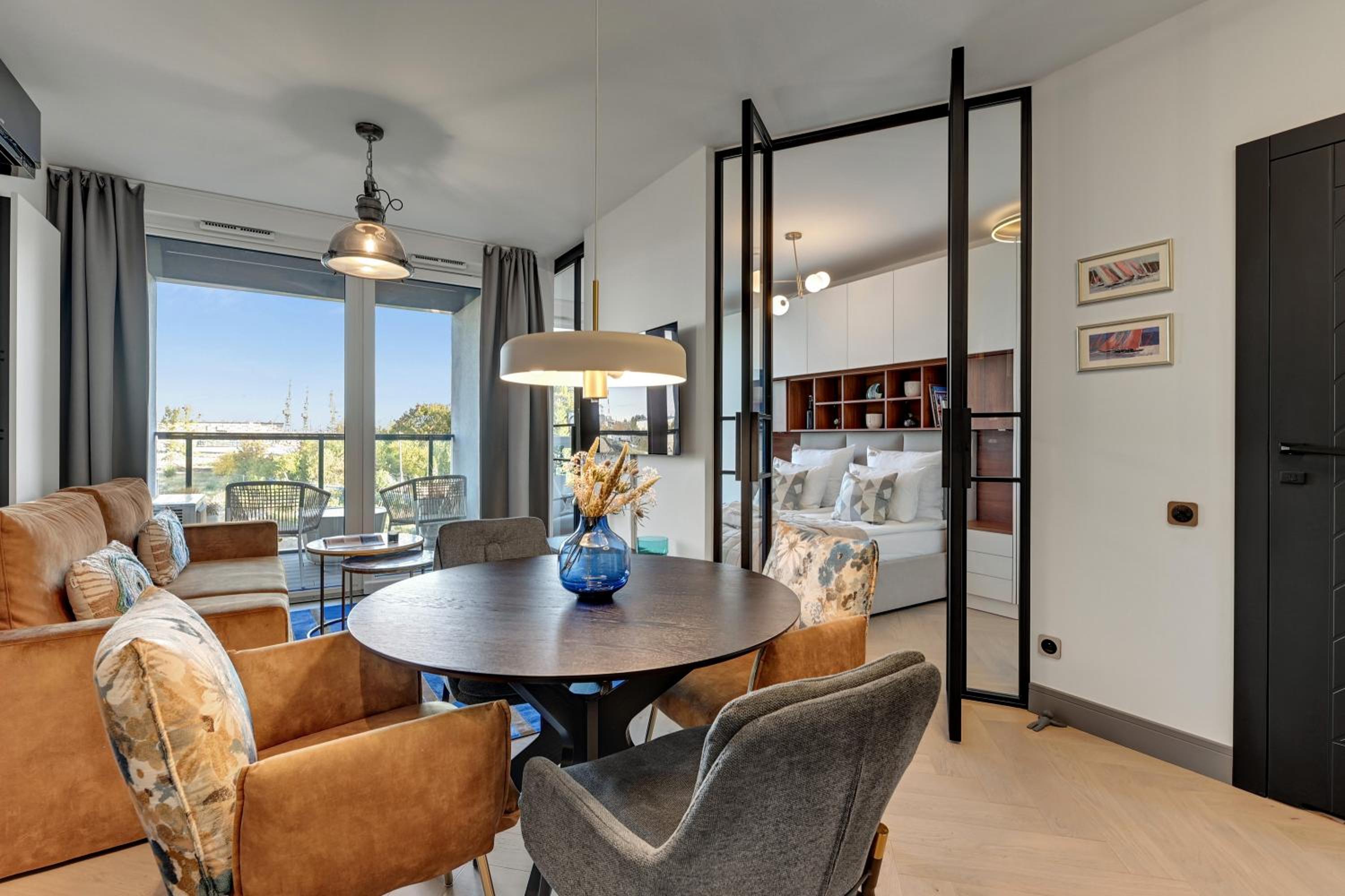 Deluxe One-Bedroom Apartment