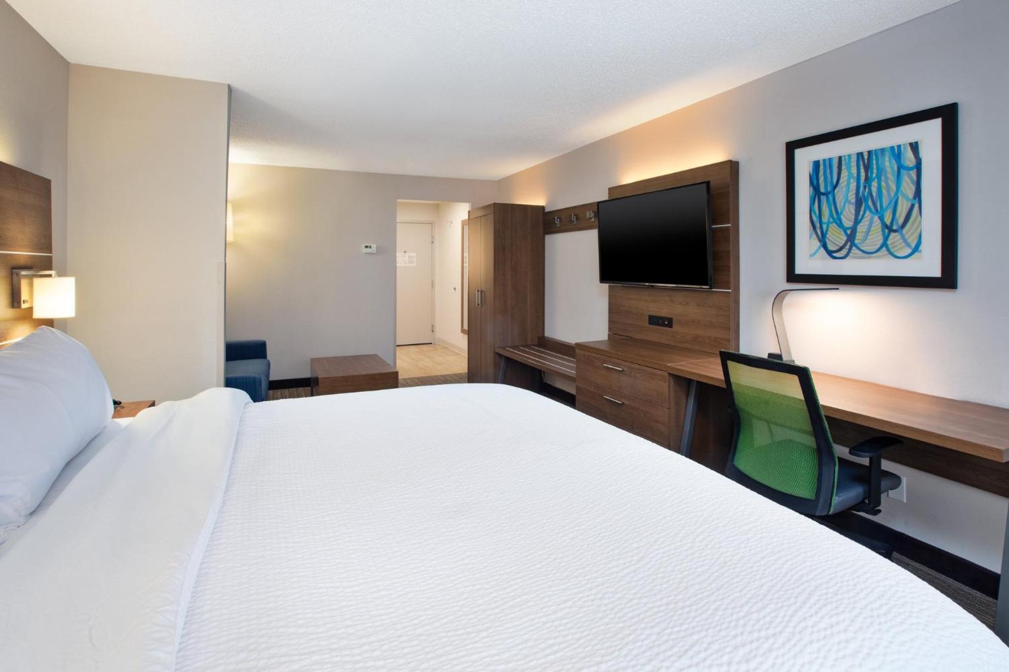 King Suite with Sofa Bed photo 3