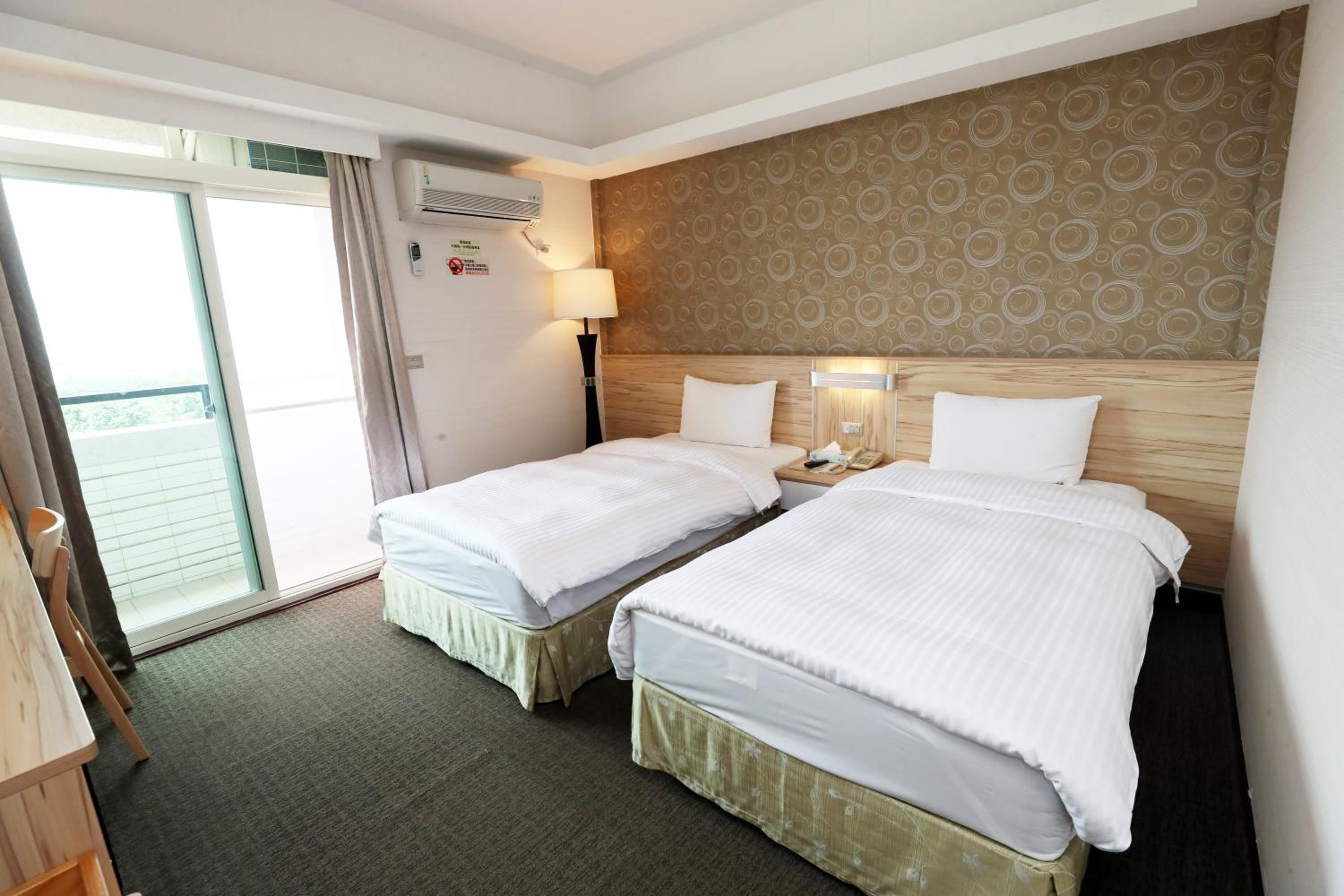 Standard Twin Room photo 2