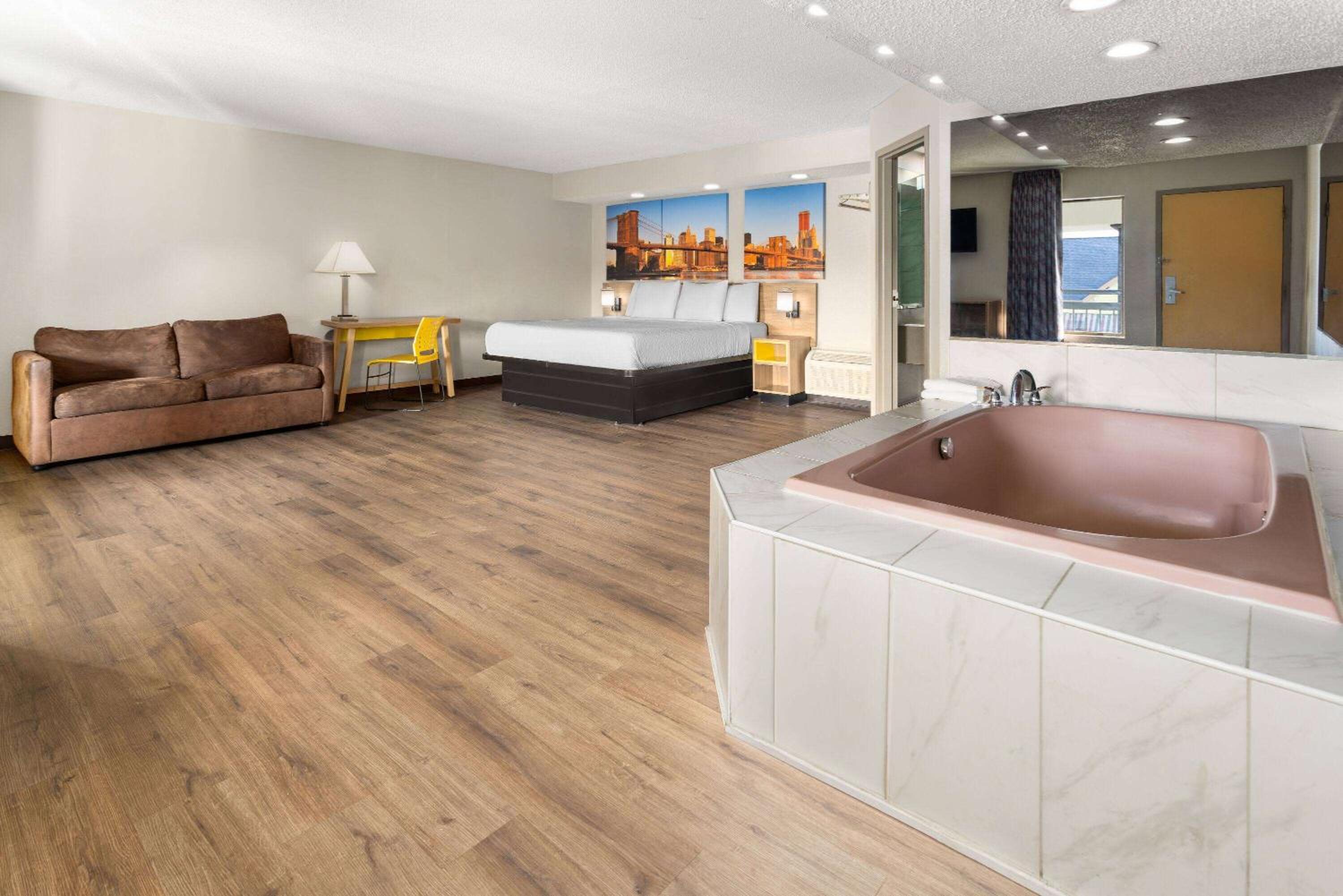 Superior King Suite with Sofa Bed - Smoking - Photo 1