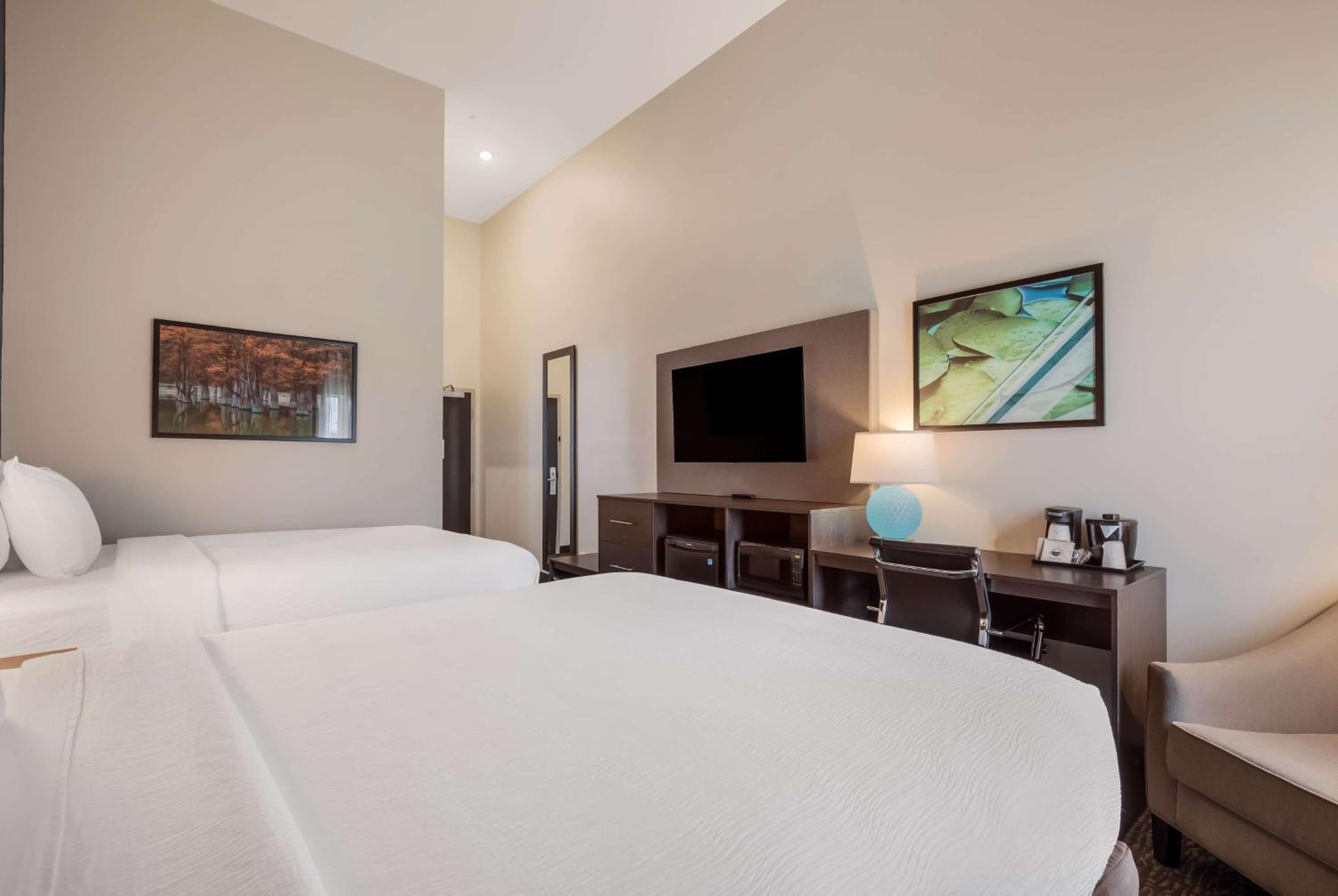 Queen Room with Two Queen Beds, Mobility/Hearing Impaired Access and Bathtub with Grab Bars, Non-Smoking - Photo 1