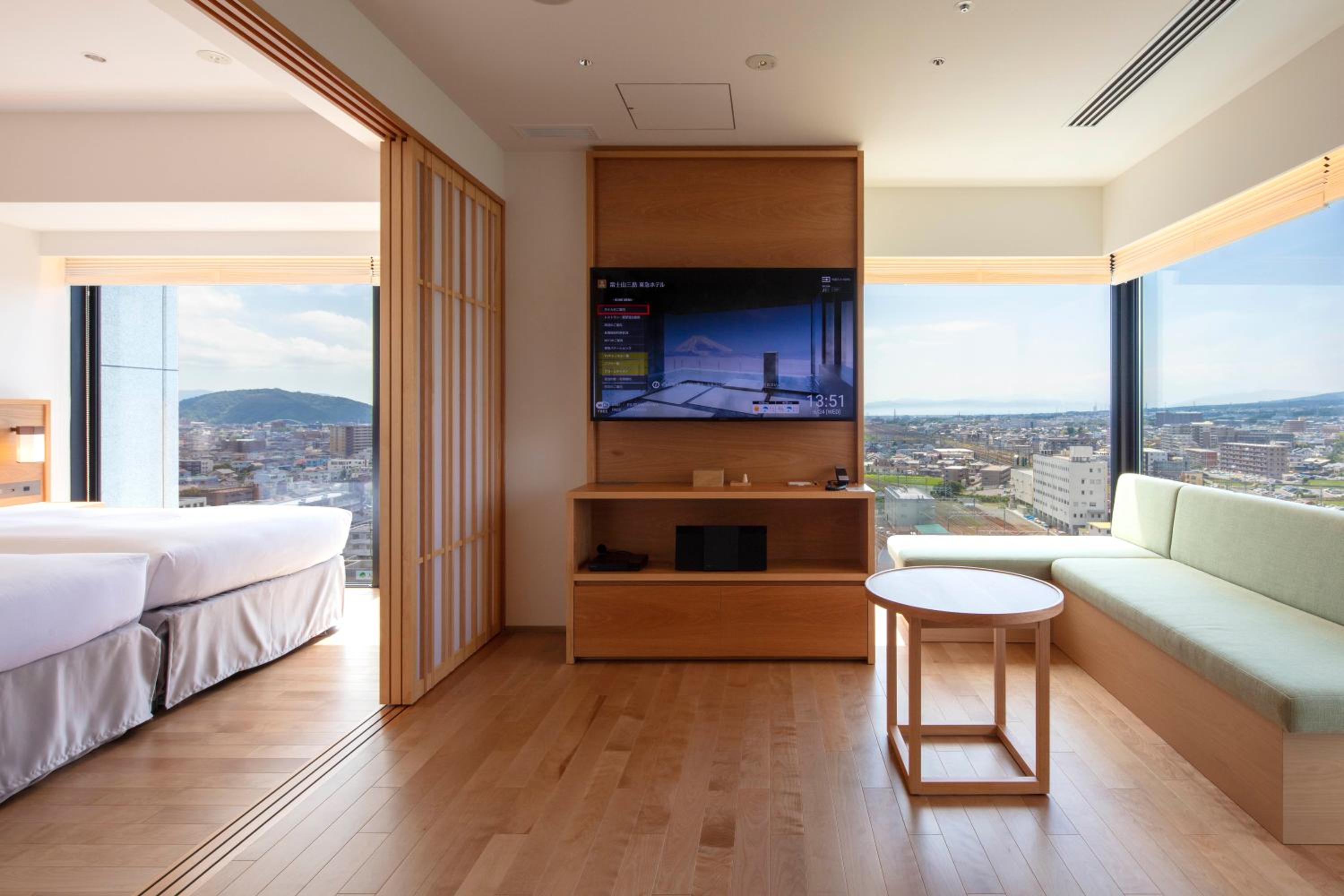 Grandview Twin Room with Living Area with Kitchenette - Non-Smoking photo 2