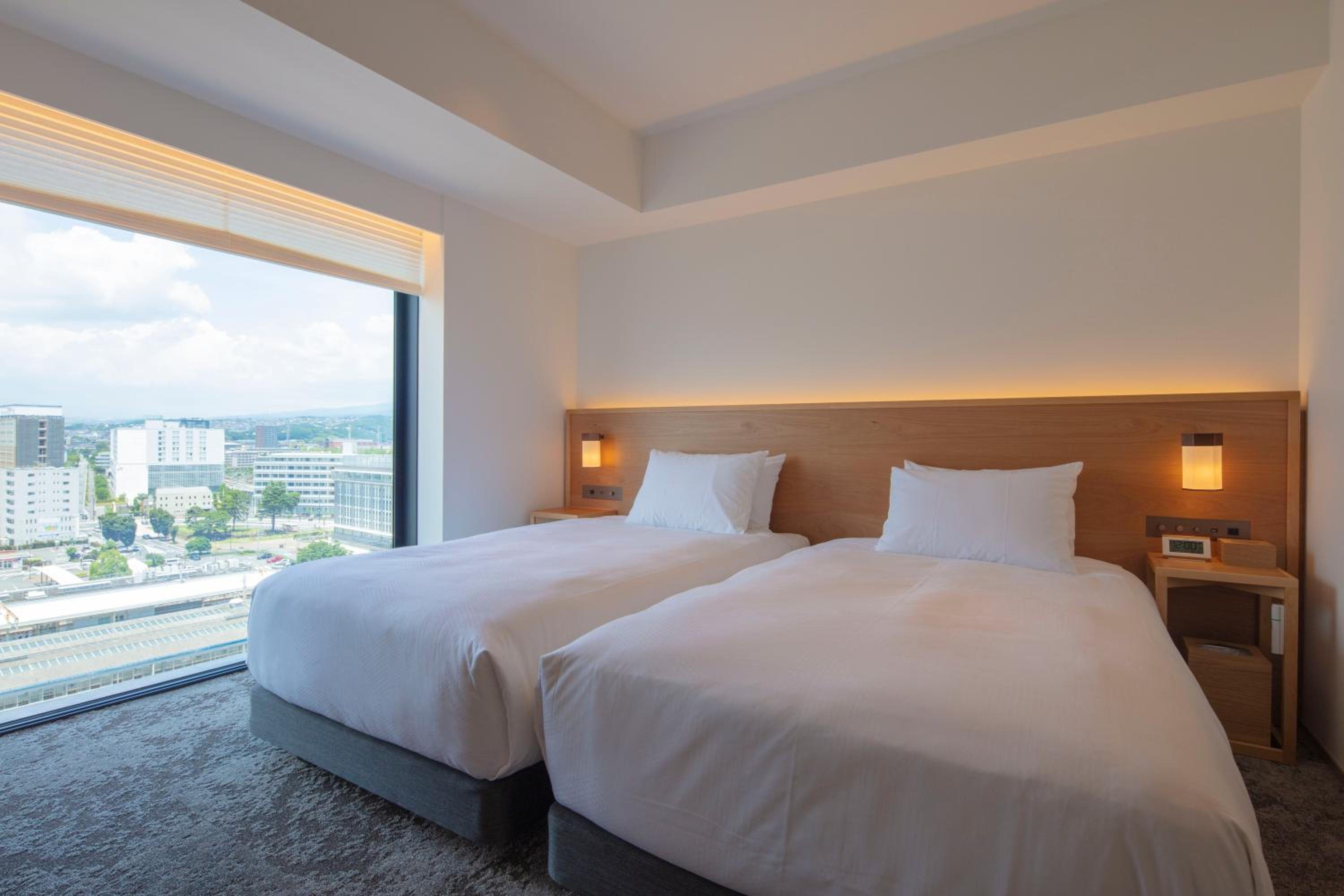 Standard Twin Room with Living Area and Kitchenette - Non-Smoking photo 2