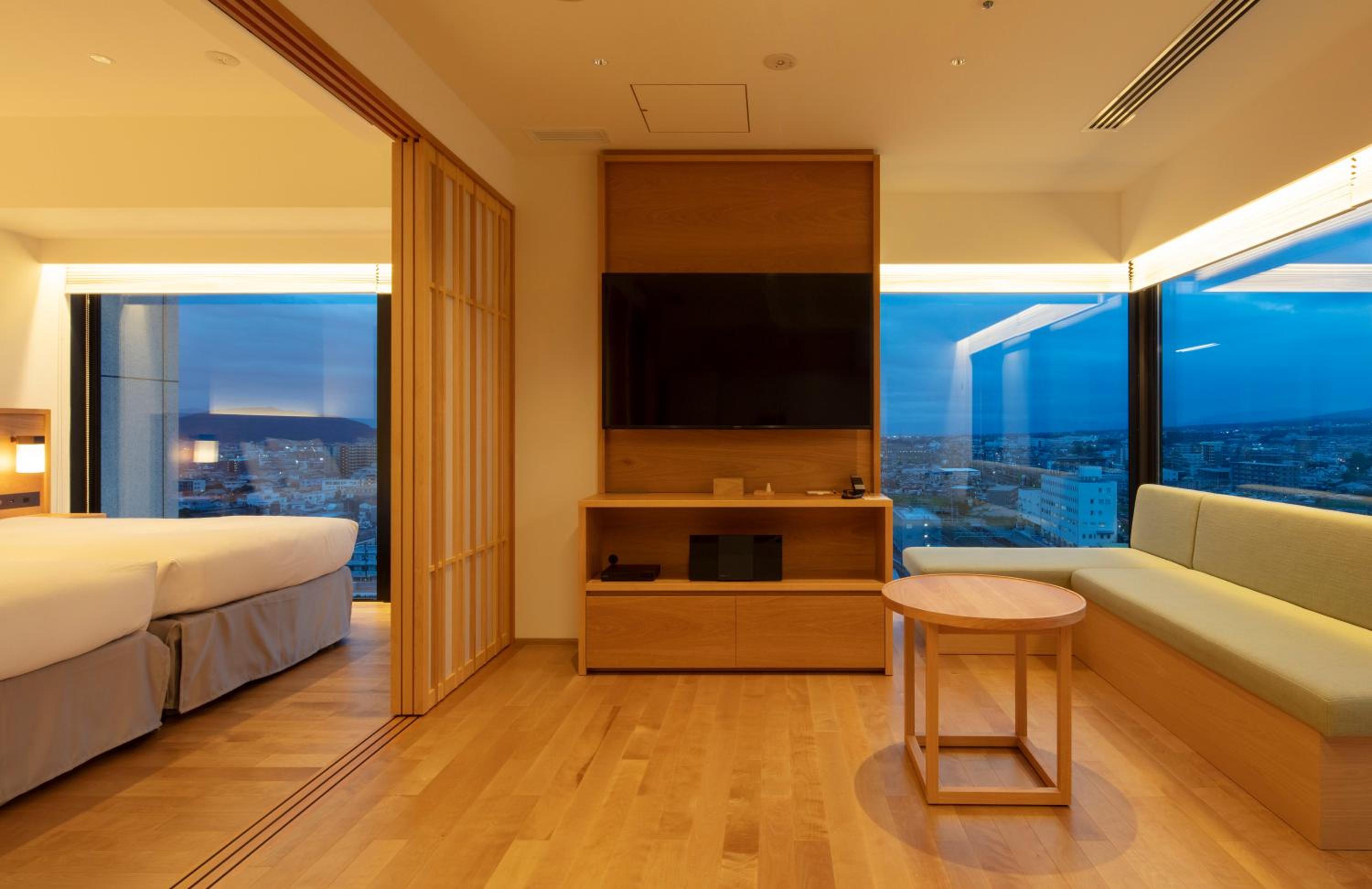 Grandview Twin Room with Living Area with Kitchenette - Non-Smoking photo 3