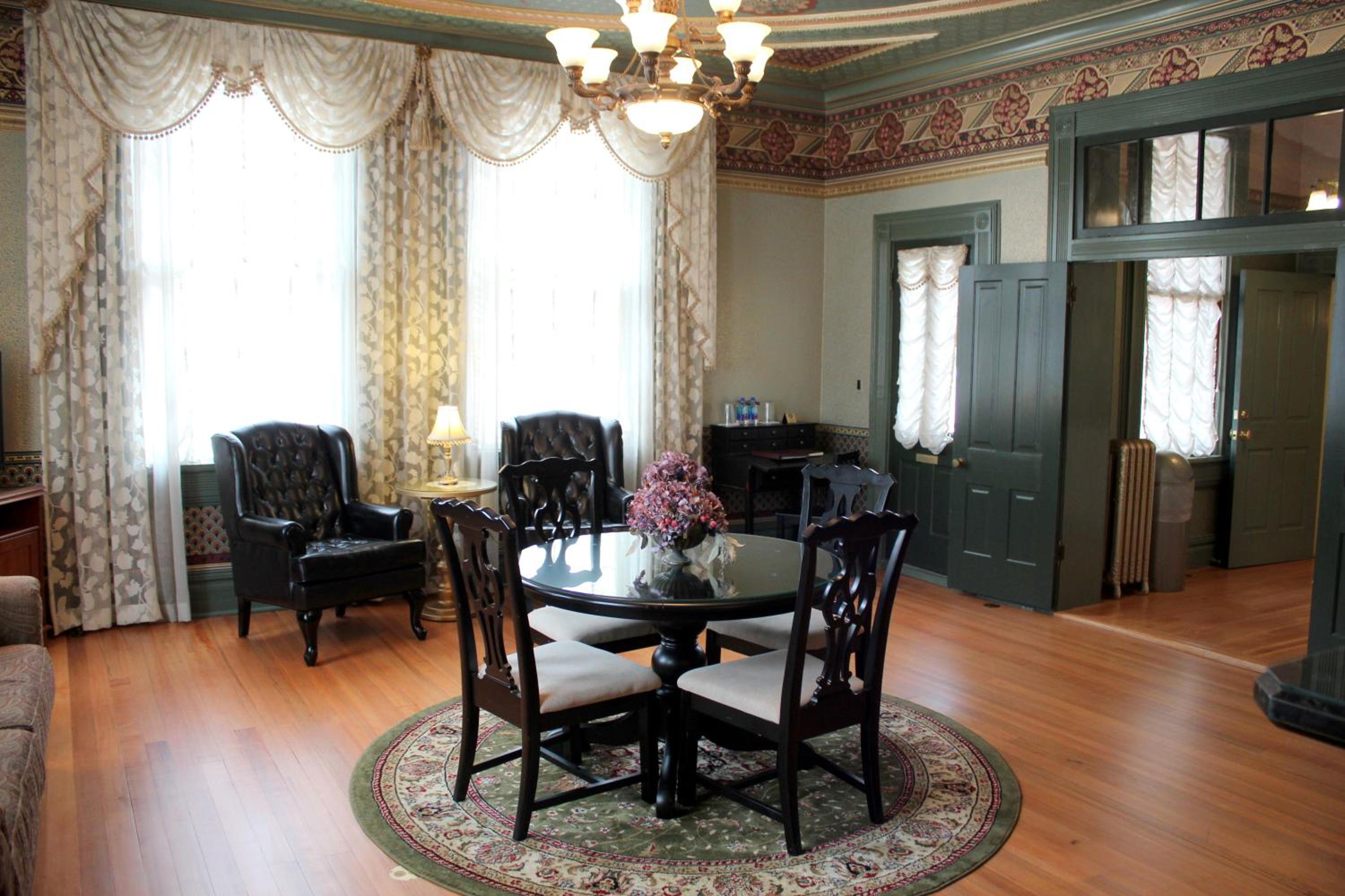 Luxury Two-Bedroom Apartment photo 2