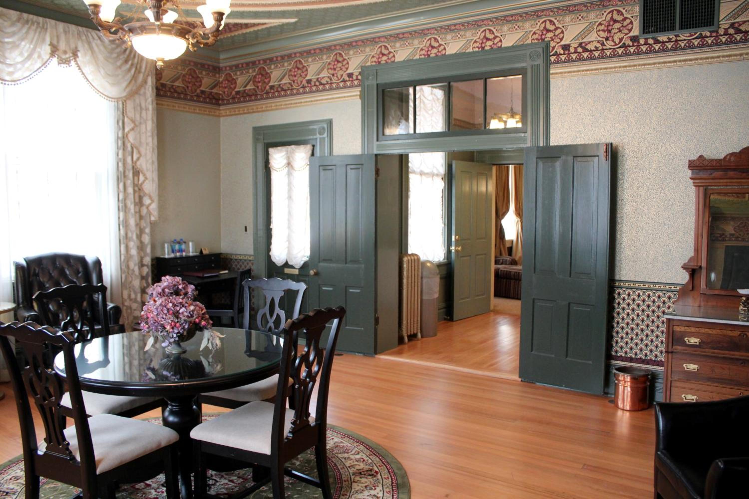 Luxury Two-Bedroom Apartment photo 3