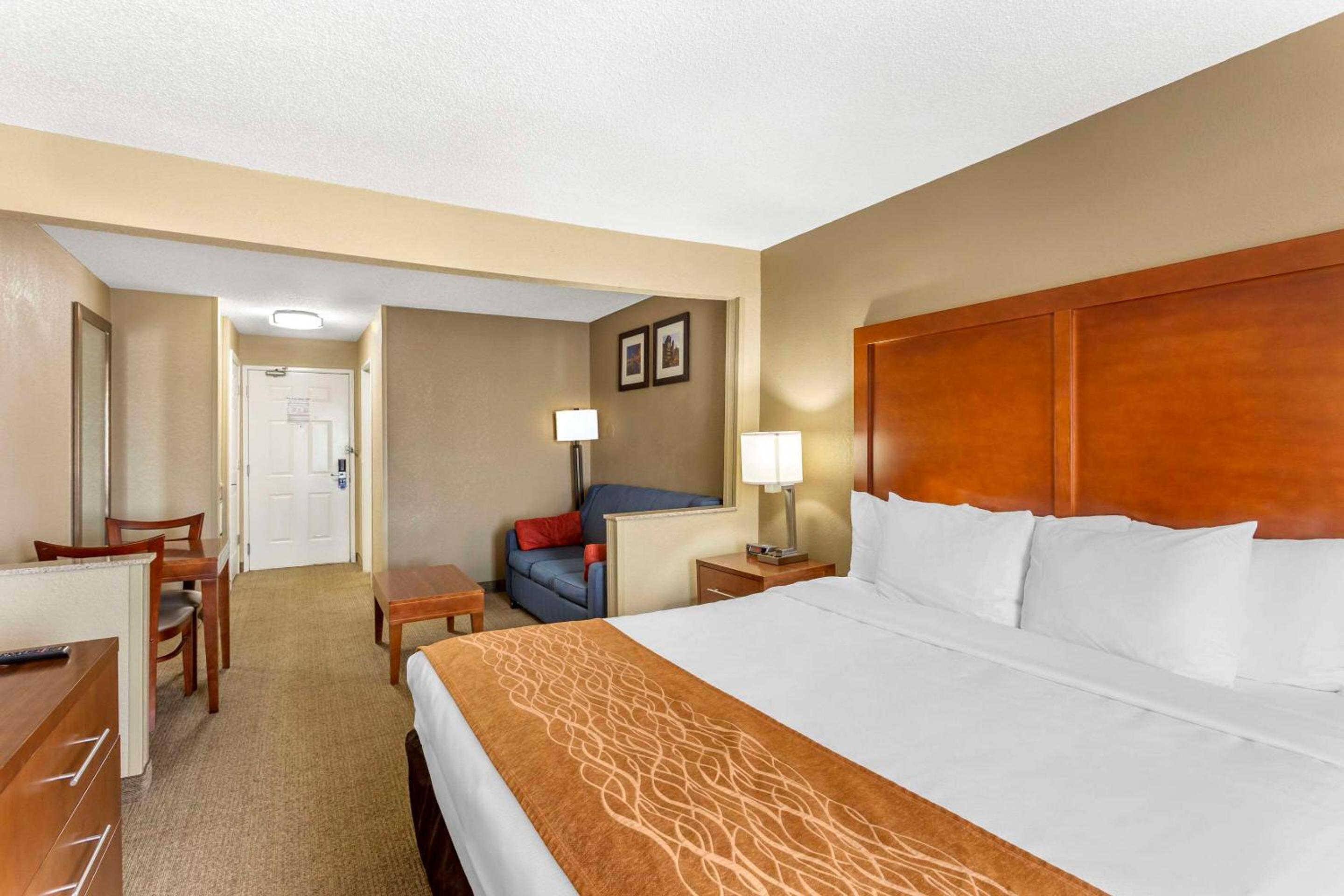 King Room - Non-Smoking - Photo 2