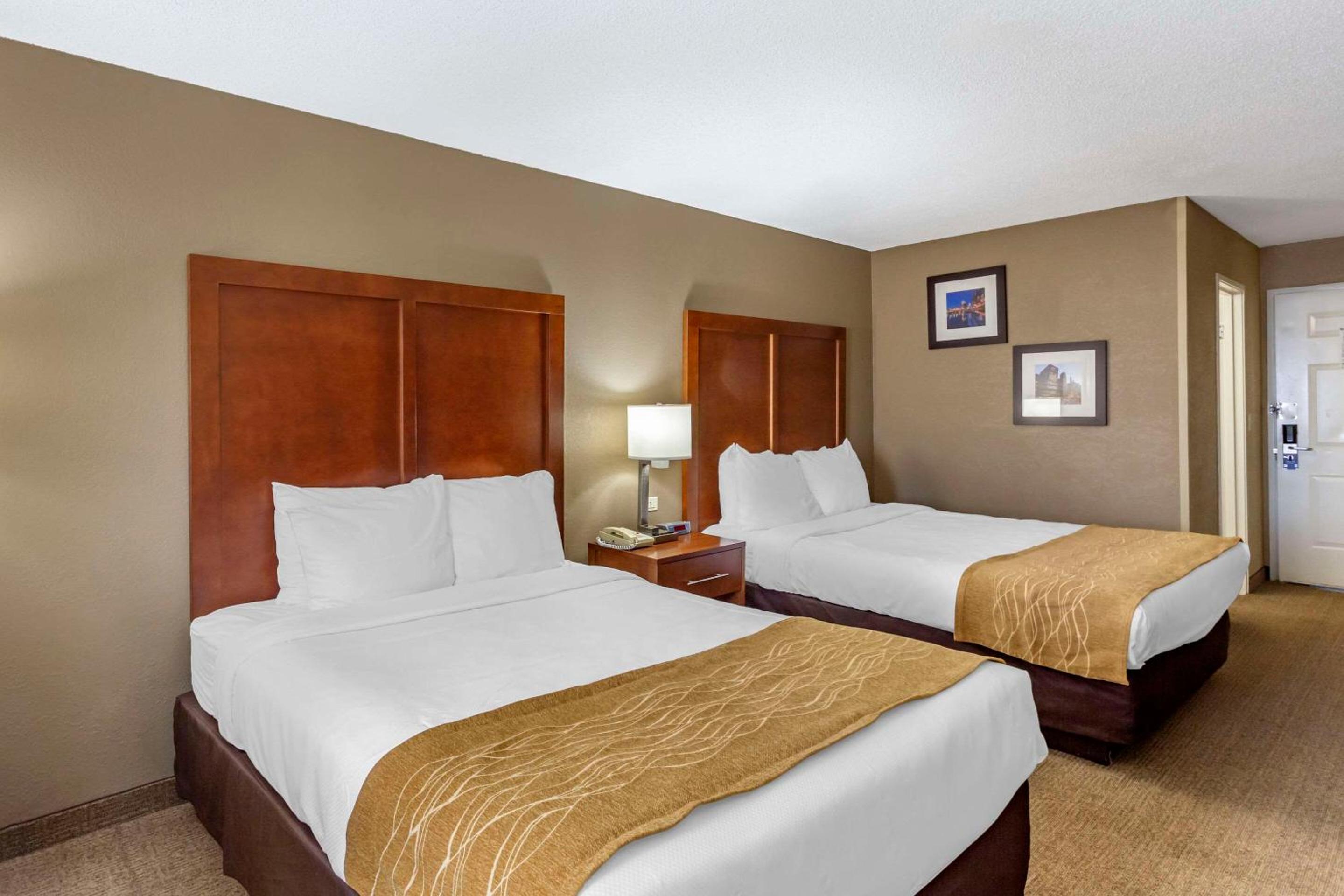 Queen Room with Two Queen Beds - Non-Smoking - Photo 1